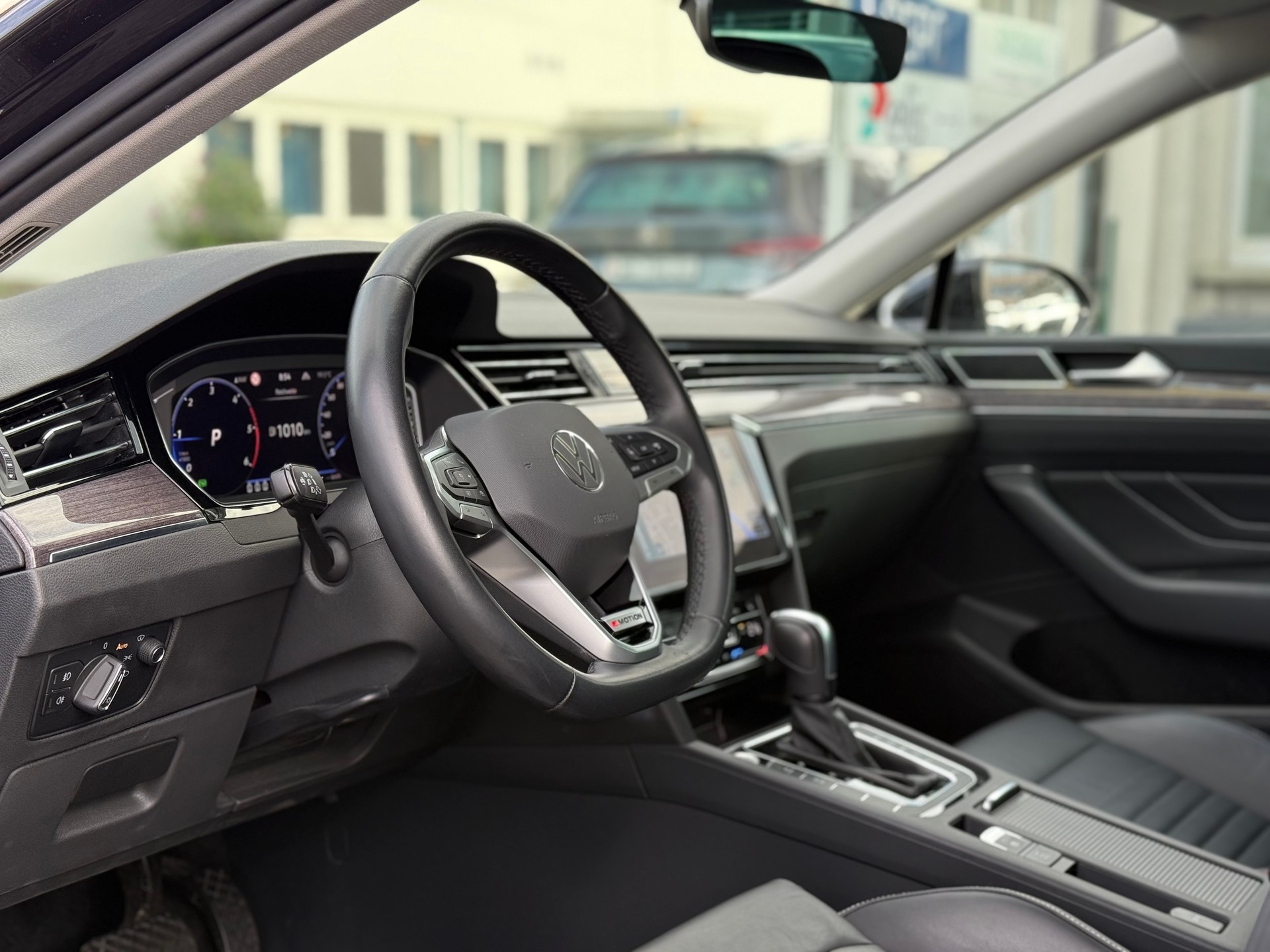 VW Passat Variant 2.0 TDI 200 Elegance DSG 4m-image-7