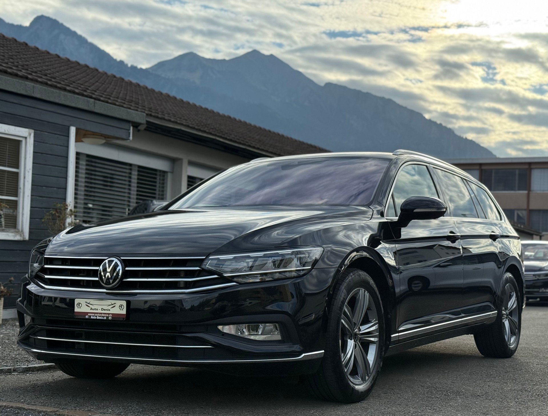 VW Passat Variant 2.0 TDI 200 Elegance DSG 4m-image-1