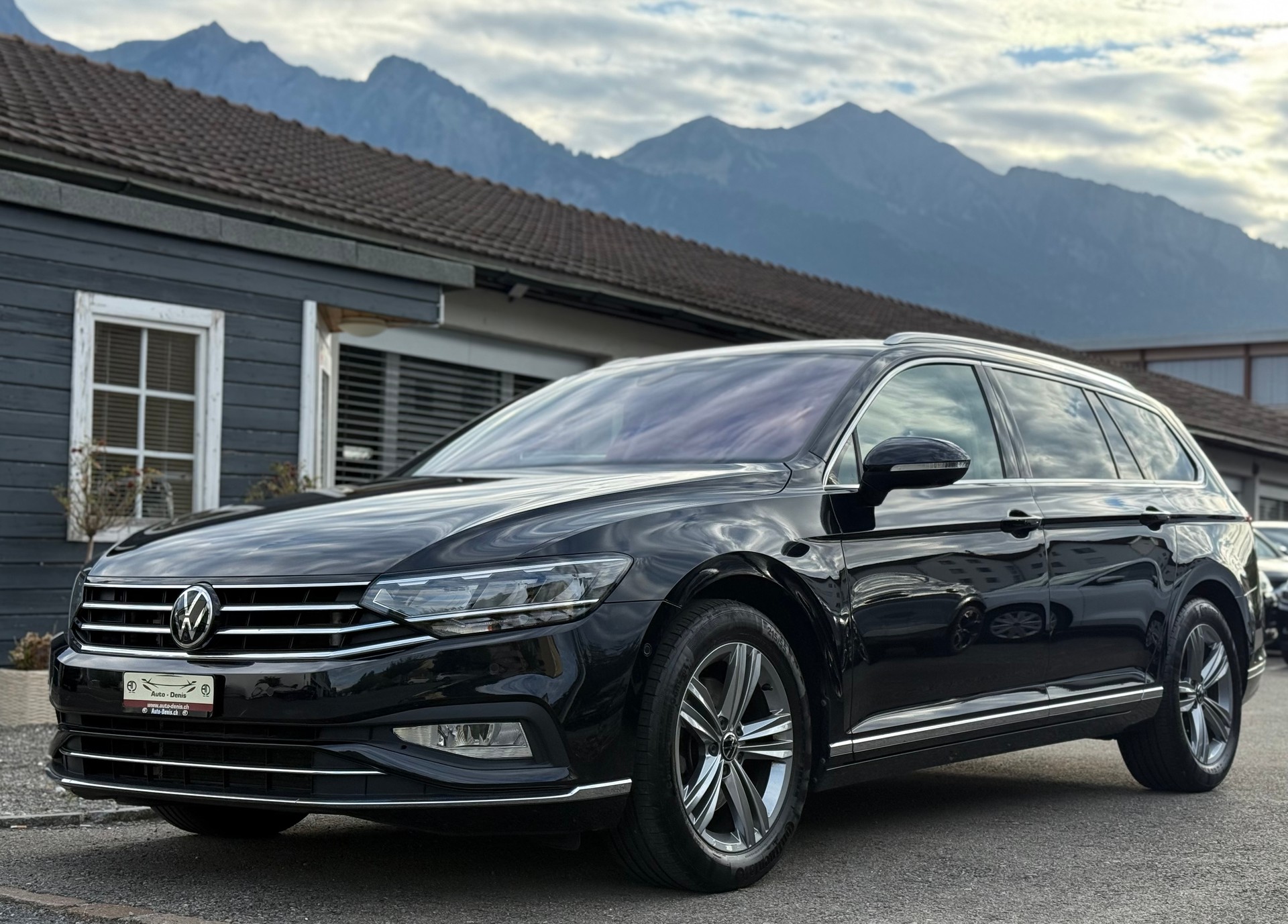 VW Passat Variant 2.0 TDI 200 Elegance DSG 4m-image-0