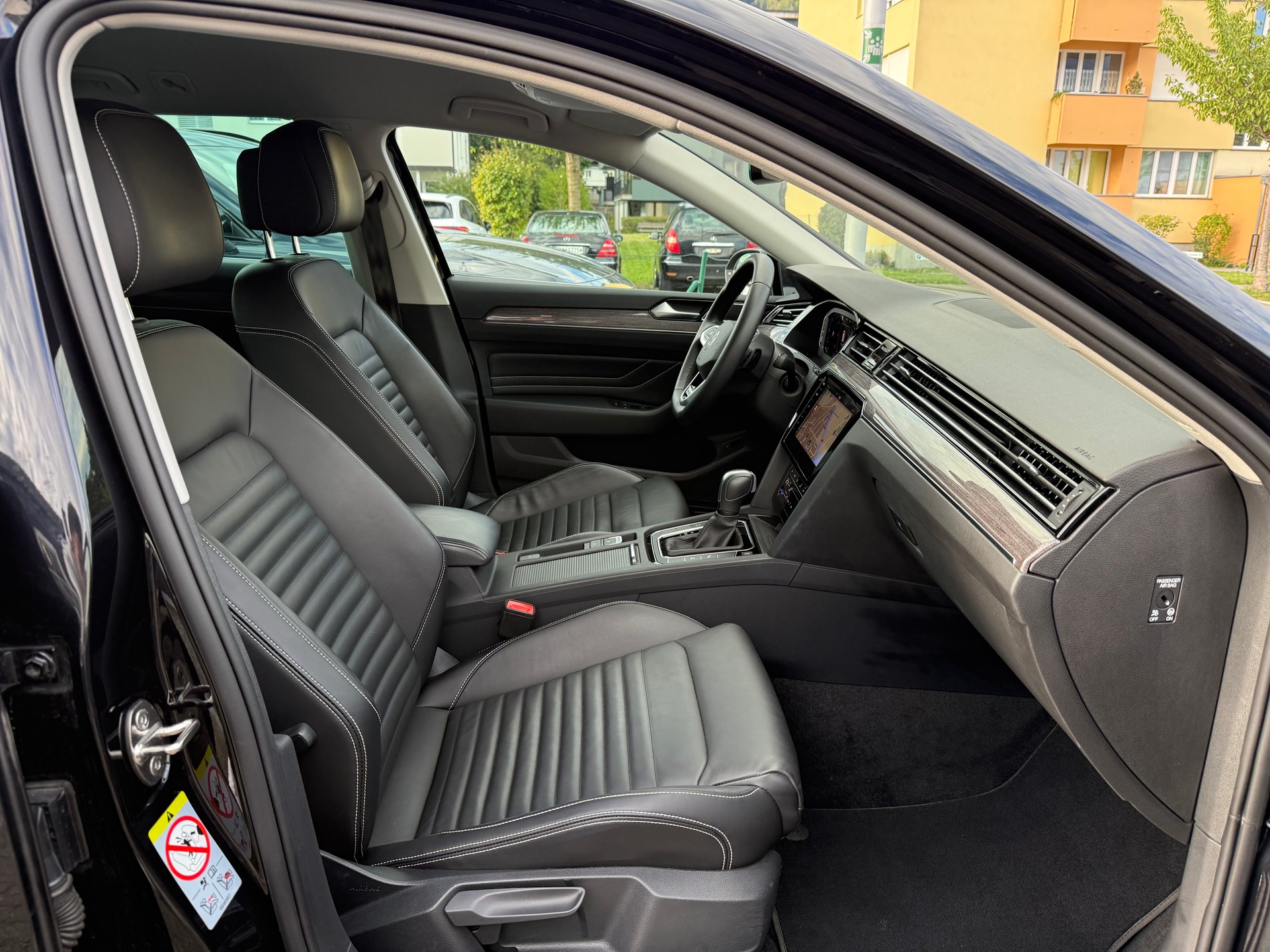 VW Passat Variant 2.0 TDI 200 Elegance DSG 4m-image-19