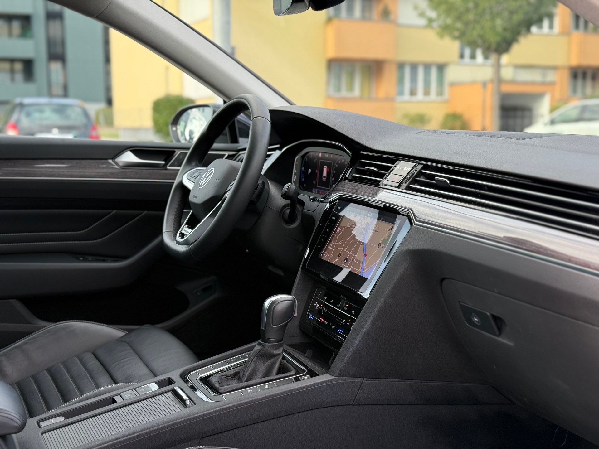 VW Passat Variant 2.0 TDI 200 Elegance DSG 4m-image-18