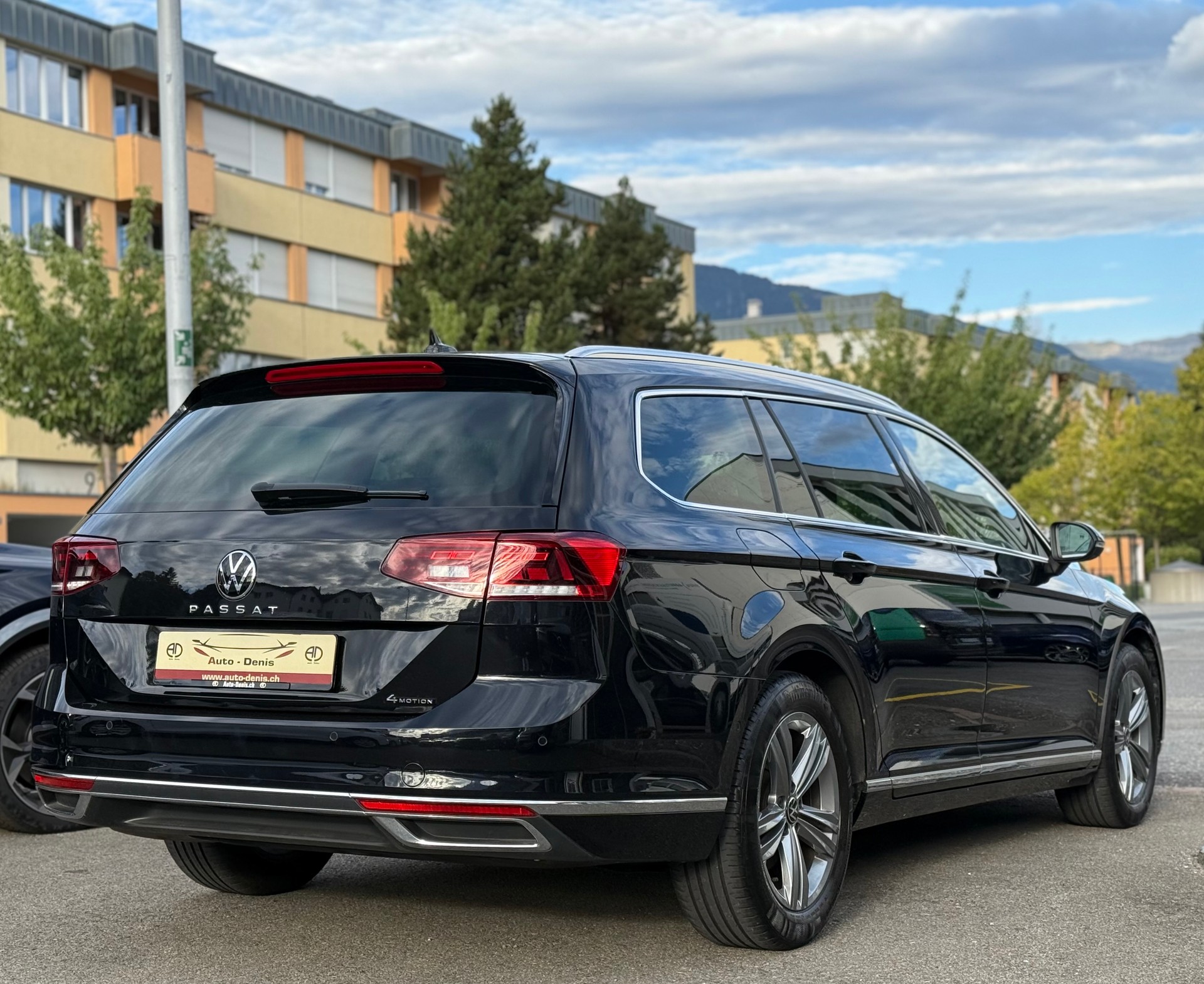 VW Passat Variant 2.0 TDI 200 Elegance DSG 4m-image-4