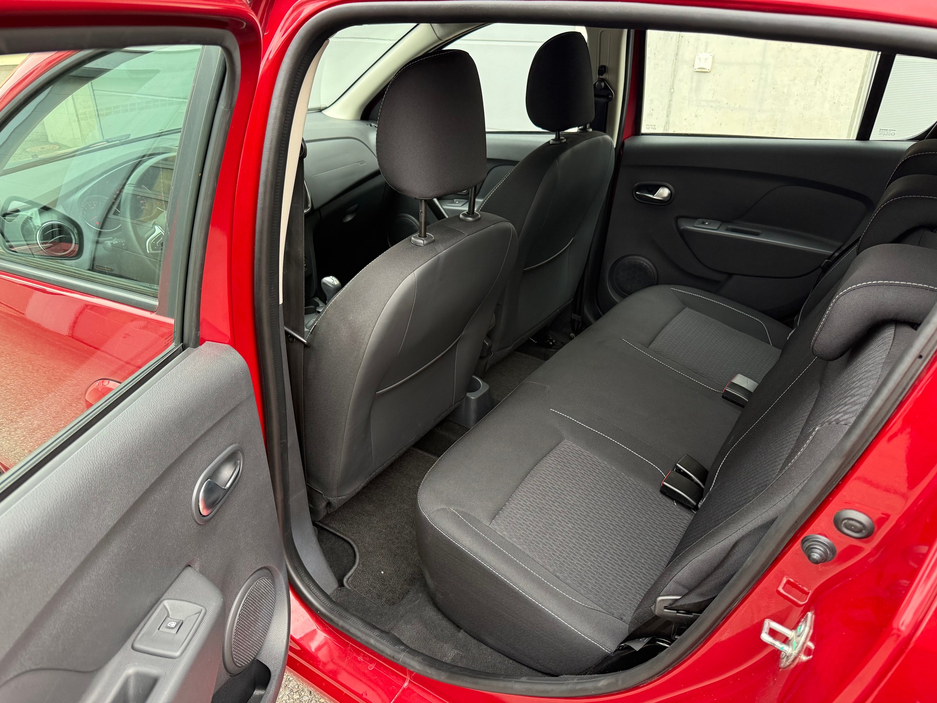 DACIA Sandero TCe 90 Lauréate Automatic-image-23