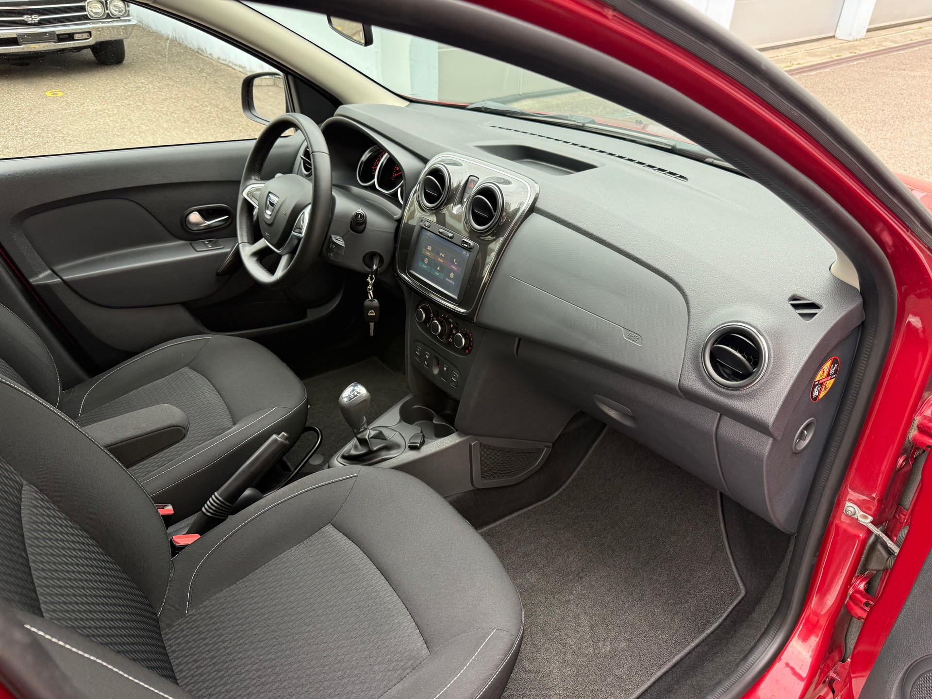 DACIA Sandero TCe 90 Lauréate Automatic-image-10