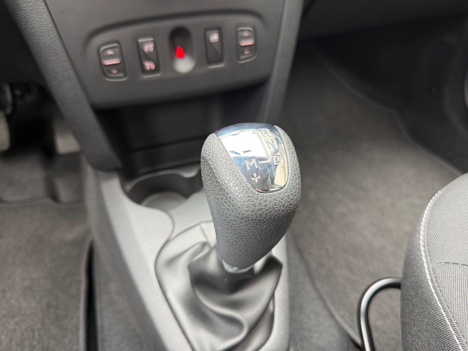 DACIA Sandero TCe 90 Lauréate Automatic-image-19
