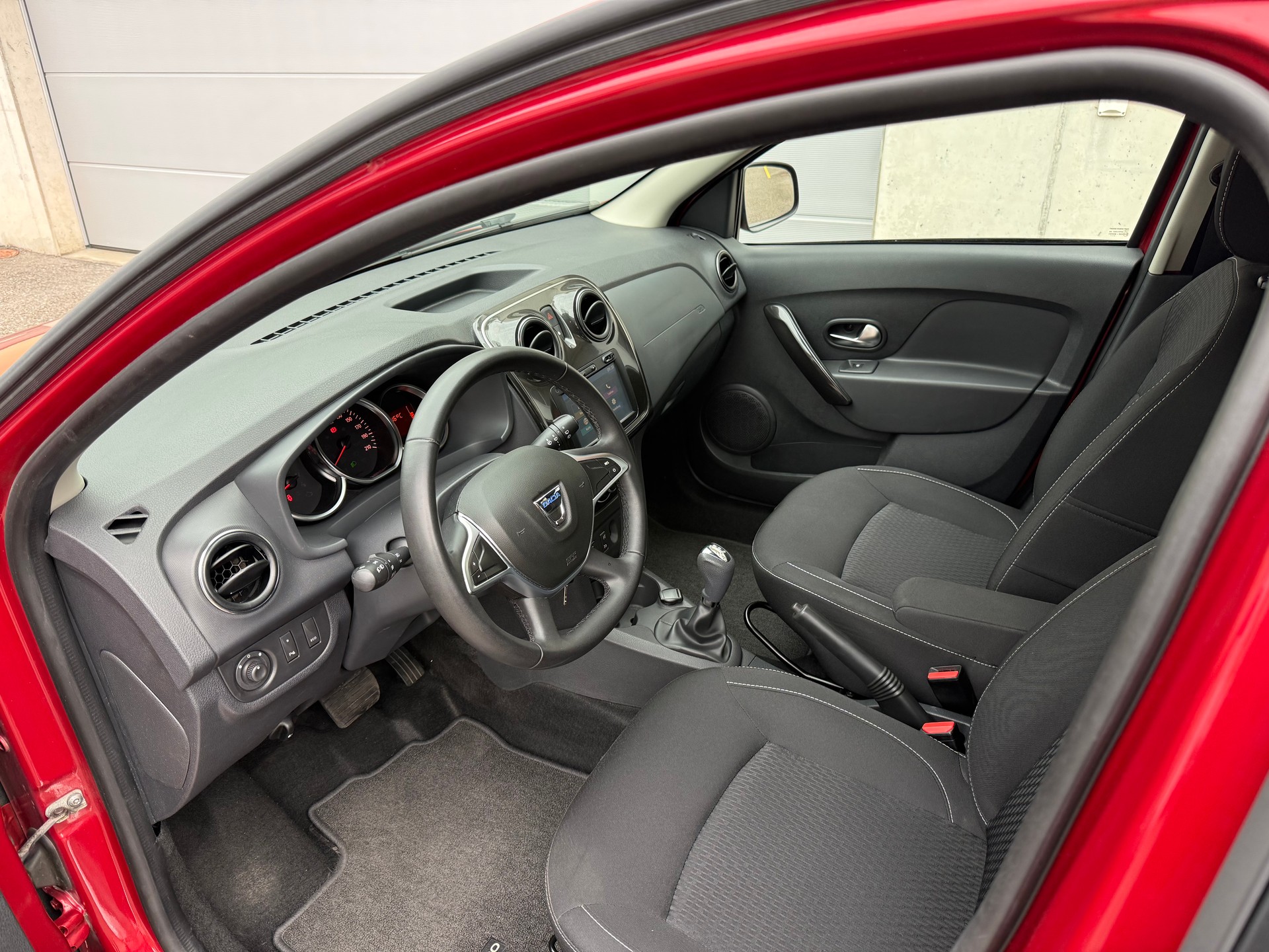 DACIA Sandero TCe 90 Lauréate Automatic-image-8