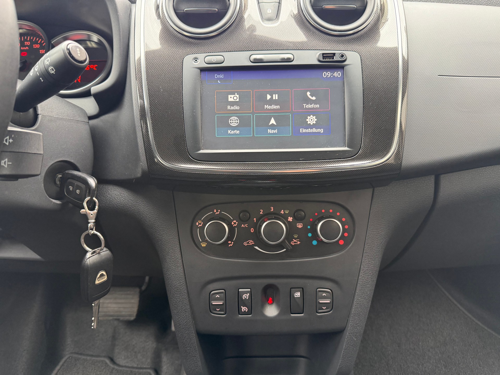 DACIA Sandero TCe 90 Lauréate Automatic-image-17