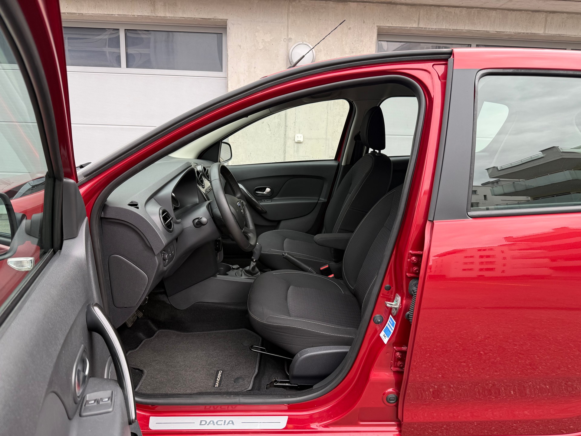 DACIA Sandero TCe 90 Lauréate Automatic-image-9