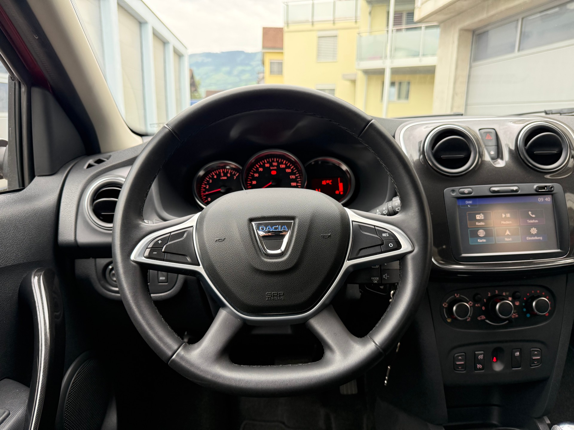 DACIA Sandero TCe 90 Lauréate Automatic-image-12