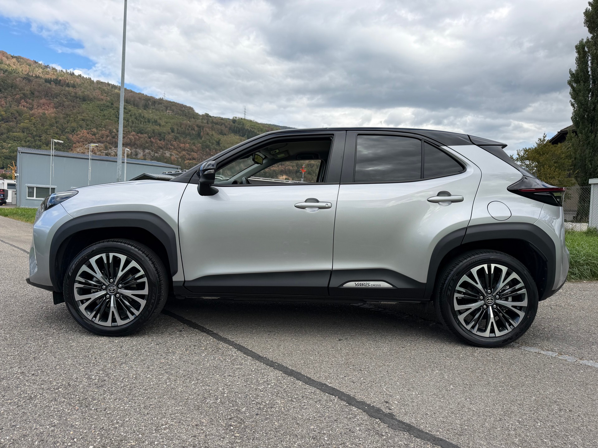 TOYOTA CH WAGEN YARIS CROSS1.5 ELEGANT e-CVT AWD-i . HAGELSCHADEN !! CH AUTO !! GARANTIE 10 JAHRE.-image-15