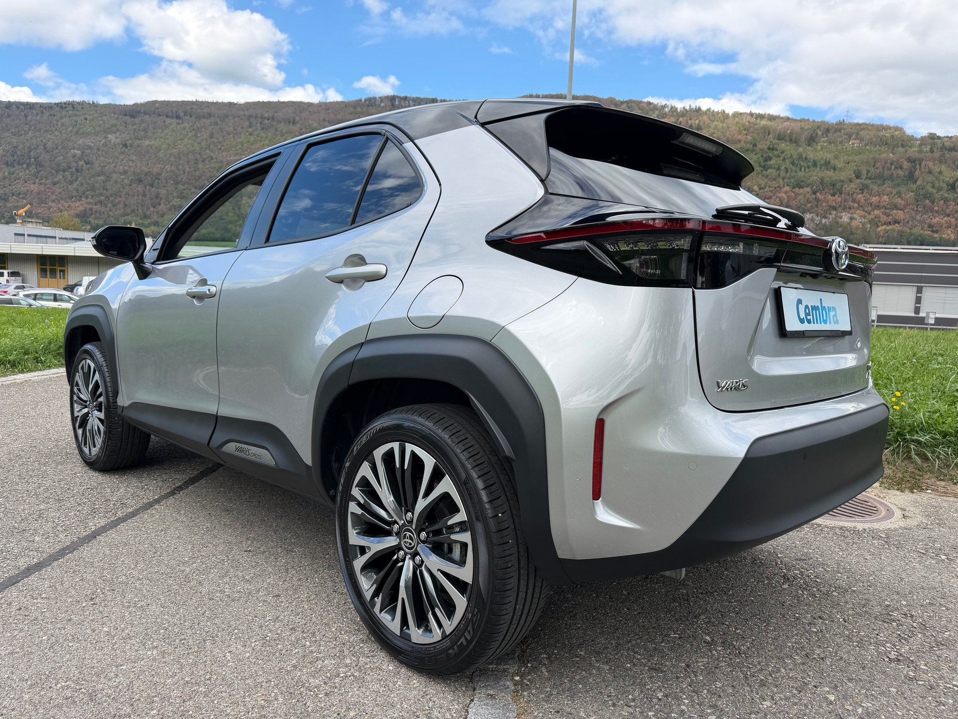 TOYOTA CH WAGEN YARIS CROSS1.5 ELEGANT e-CVT AWD-i . HAGELSCHADEN !! CH AUTO !! GARANTIE 10 JAHRE.-image-8