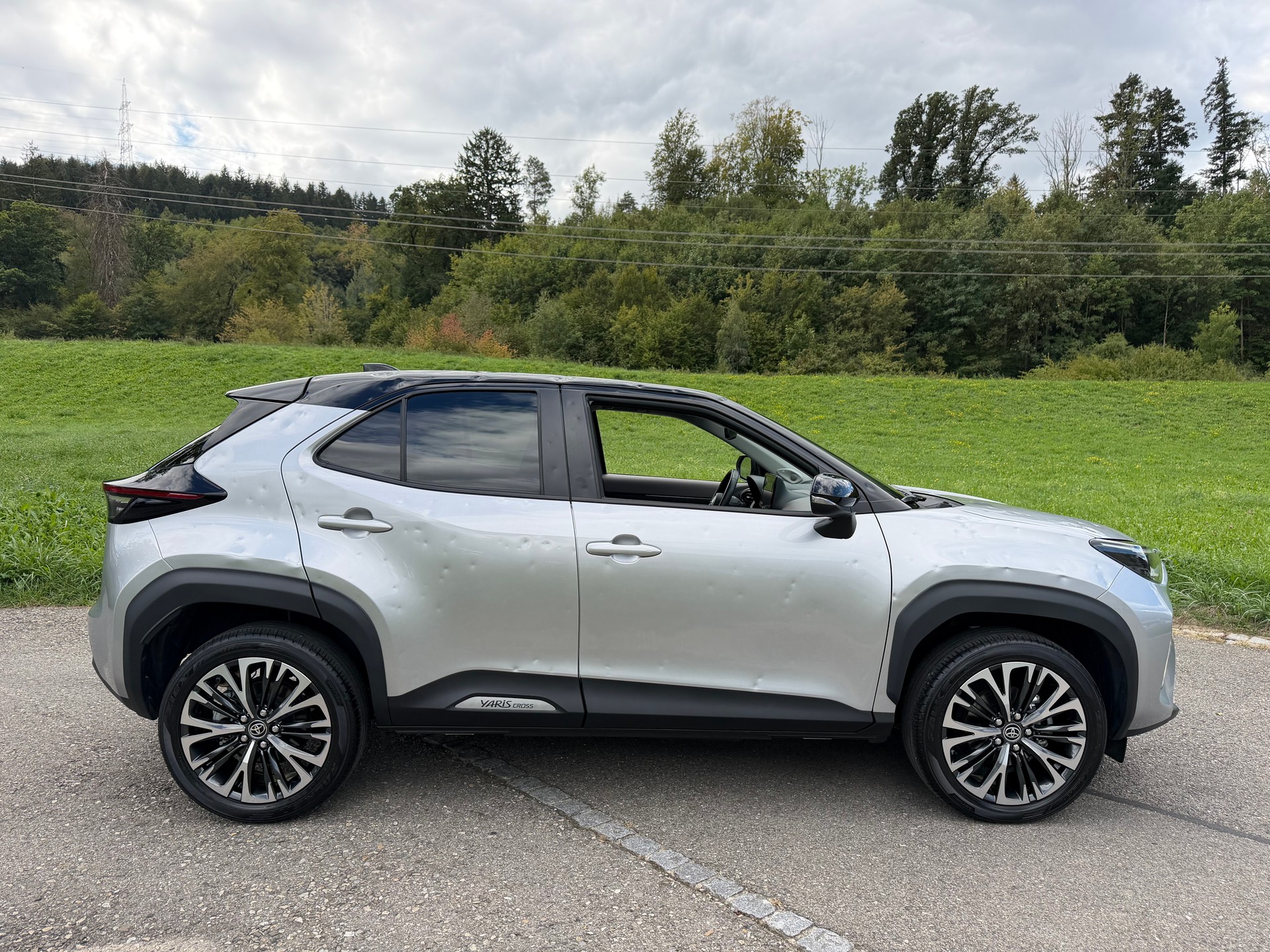 TOYOTA CH WAGEN YARIS CROSS1.5 ELEGANT e-CVT AWD-i . HAGELSCHADEN !! CH AUTO !! GARANTIE 10 JAHRE.-image-11
