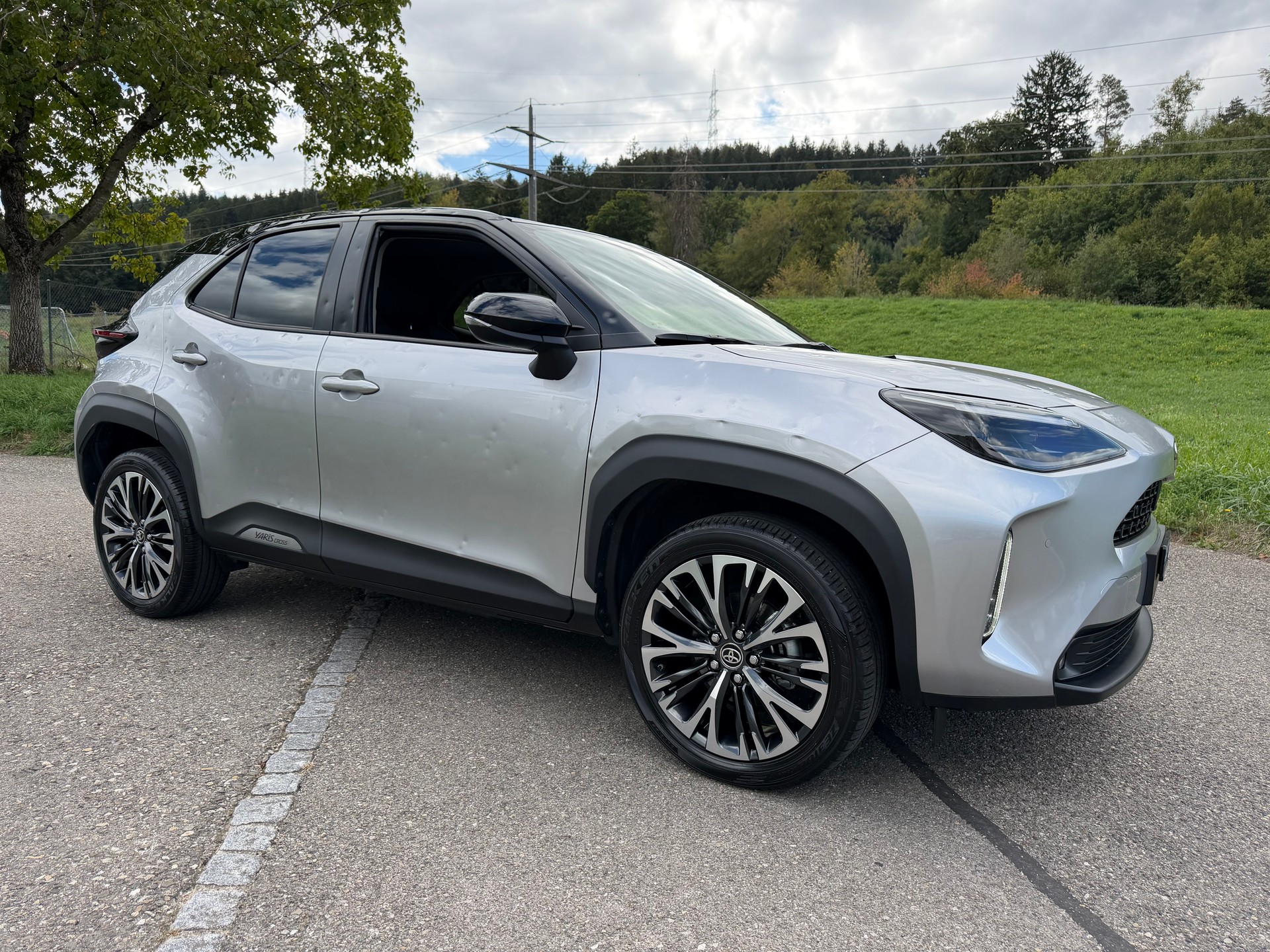 TOYOTA CH WAGEN YARIS CROSS1.5 ELEGANT e-CVT AWD-i . HAGELSCHADEN !! CH AUTO !! GARANTIE 10 JAHRE.-image-12