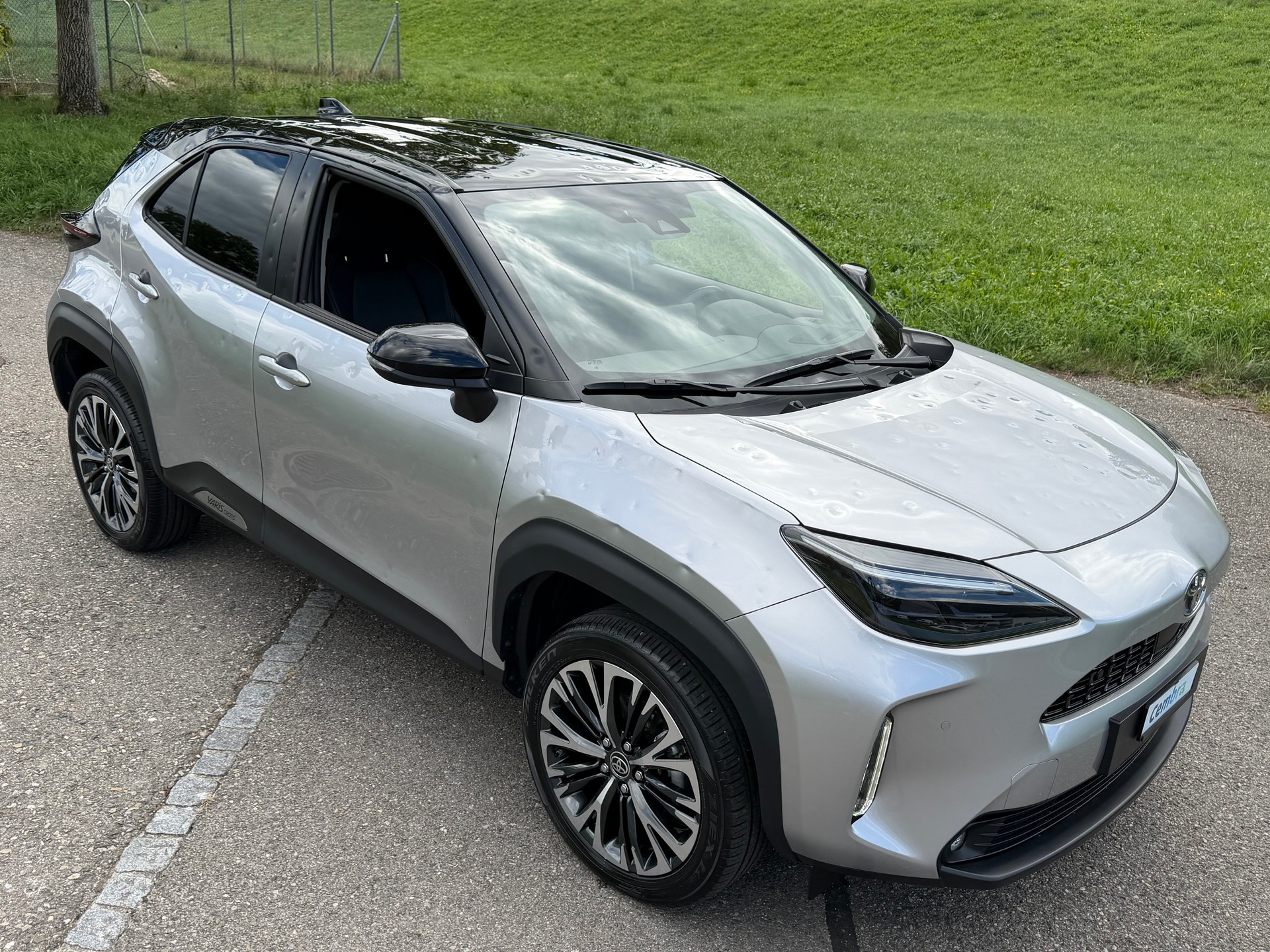 TOYOTA CH WAGEN YARIS CROSS1.5 ELEGANT e-CVT AWD-i . HAGELSCHADEN !! CH AUTO !! GARANTIE 10 JAHRE.-image-2