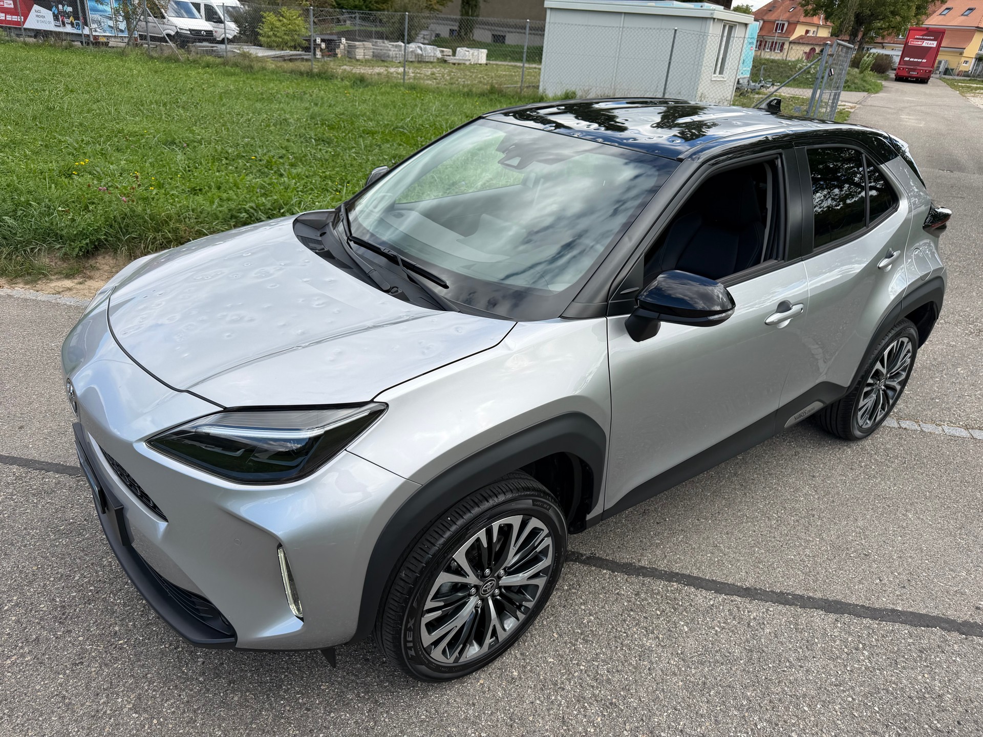 TOYOTA CH WAGEN YARIS CROSS1.5 ELEGANT e-CVT AWD-i . HAGELSCHADEN !! CH AUTO !! GARANTIE 10 JAHRE.-image-1
