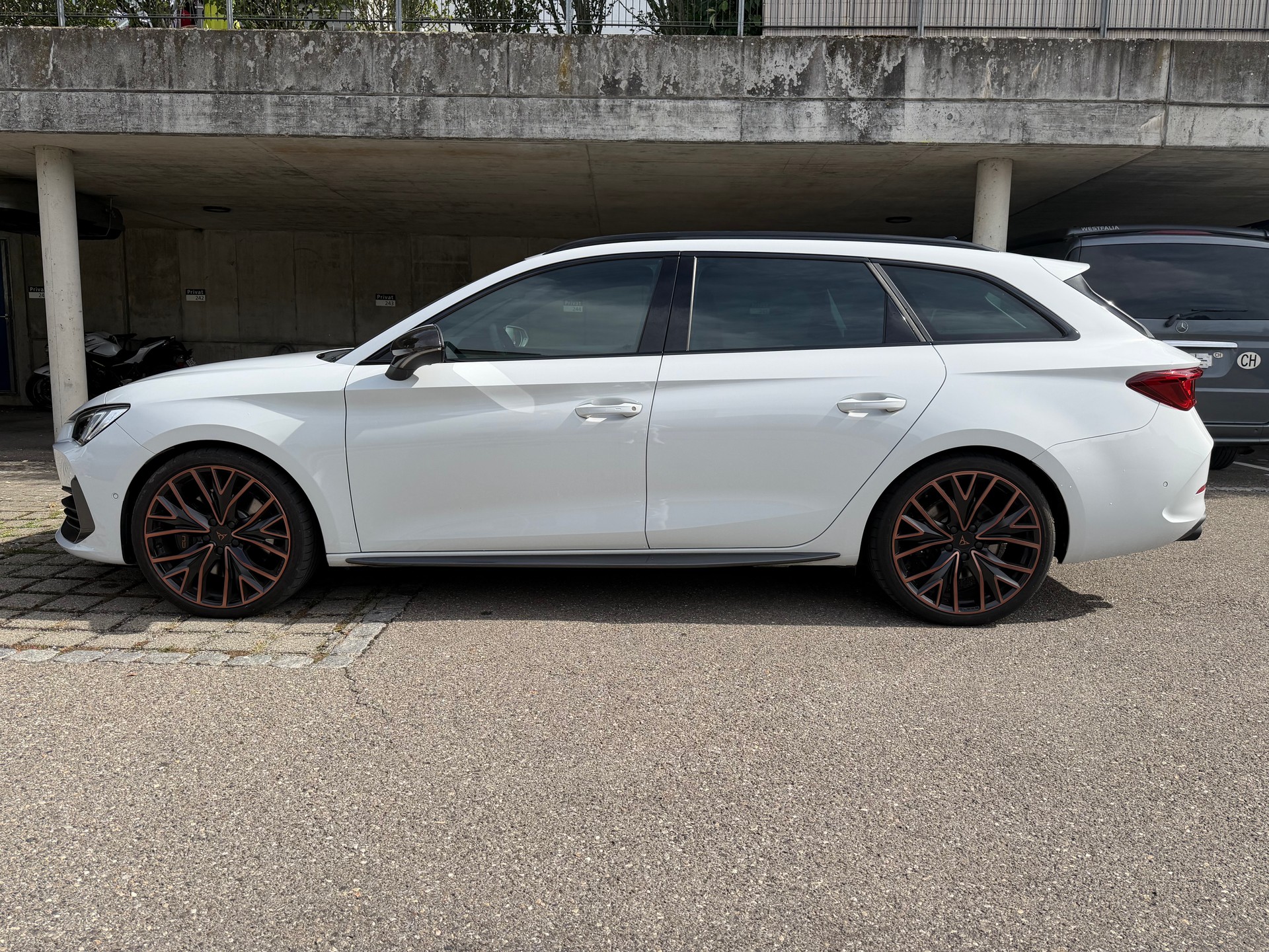 CUPRA 2.0 TSI 370 VZ CUP 4Drive DSG-image-1