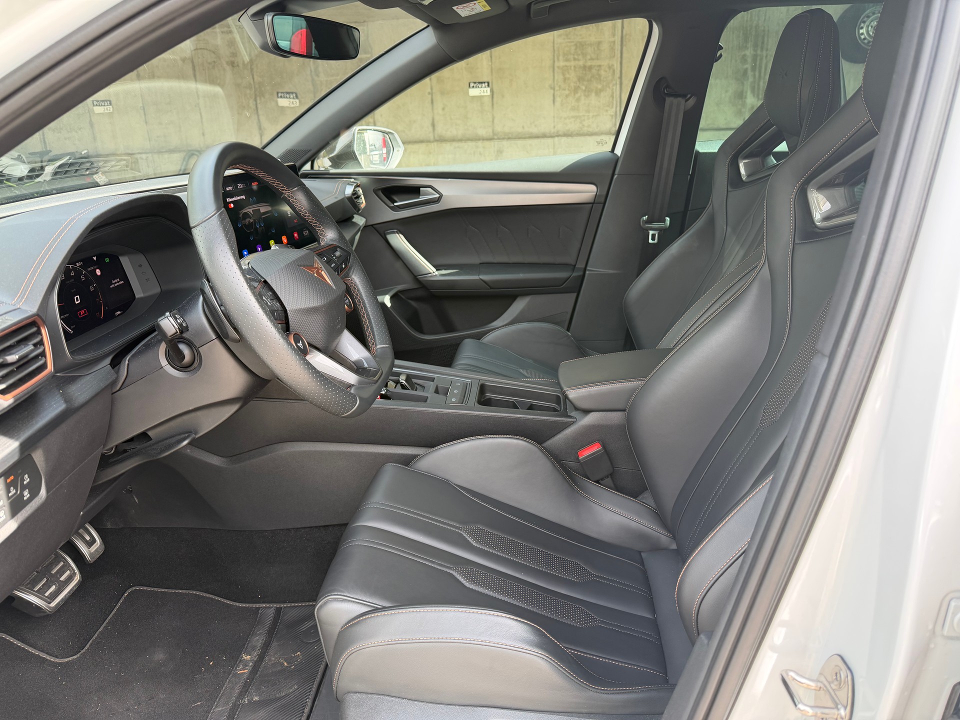 CUPRA 2.0 TSI 370 VZ CUP 4Drive DSG-image-4