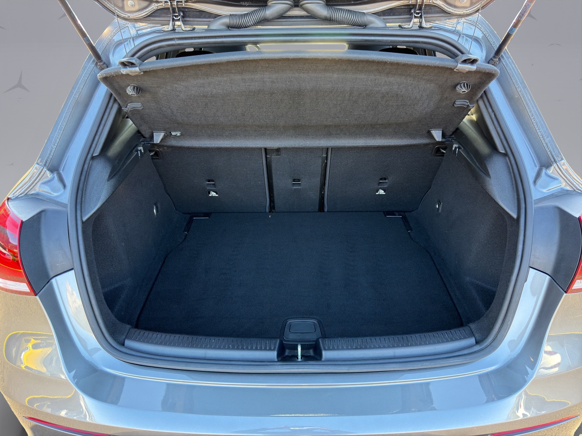 MERCEDES-BENZ A-Klasse W177 A 180 AMG Line-image-17