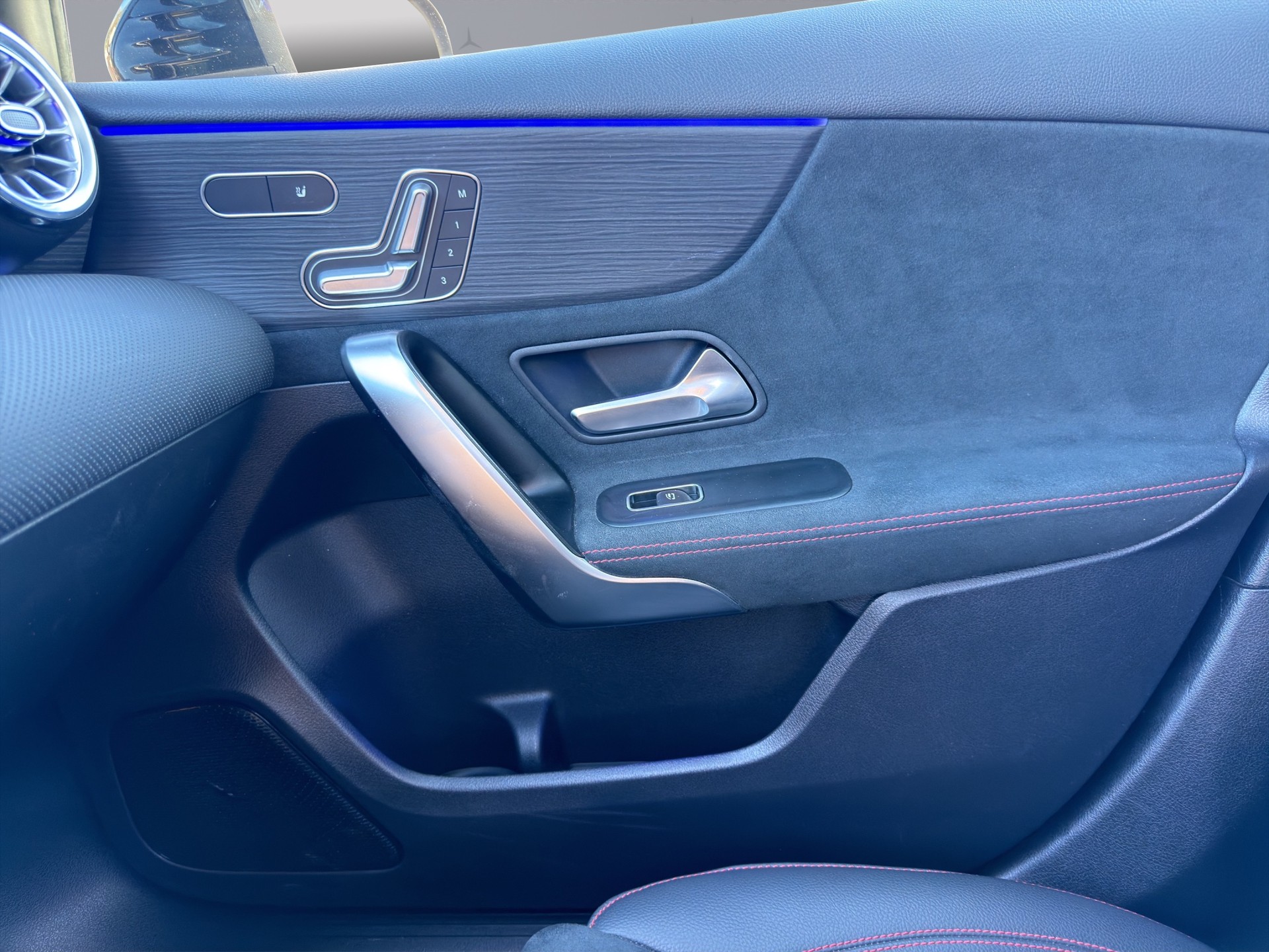 MERCEDES-BENZ A-Klasse W177 A 180 AMG Line-image-20