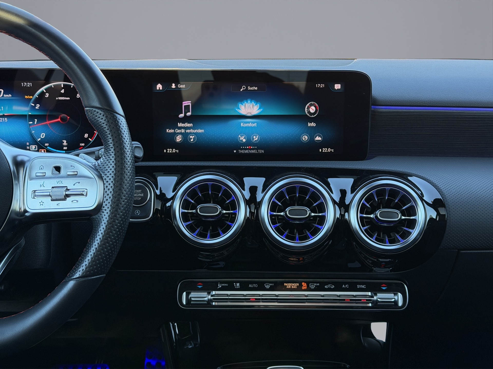 MERCEDES-BENZ A-Klasse W177 A 180 AMG Line-image-13