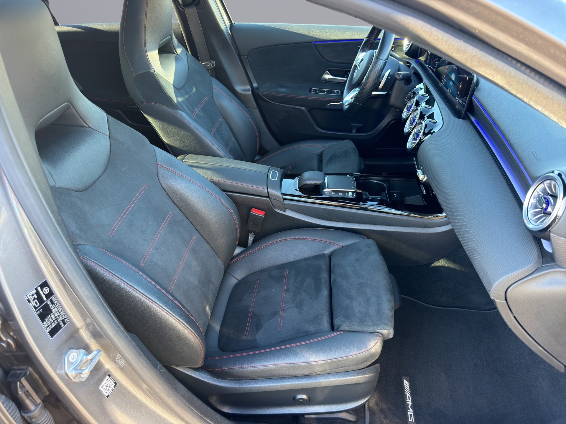 MERCEDES-BENZ A-Klasse W177 A 180 AMG Line-image-15