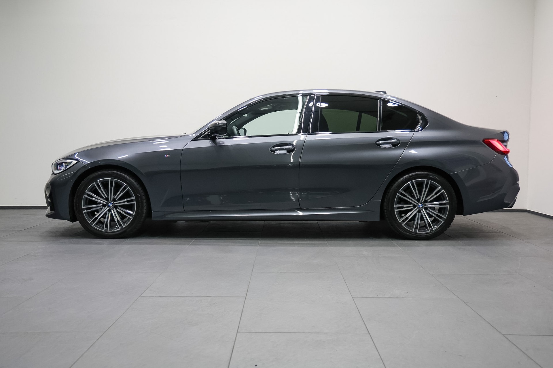 BMW 320d xDrive M Sport Steptronic *CH-Fahrzeug*-image-6