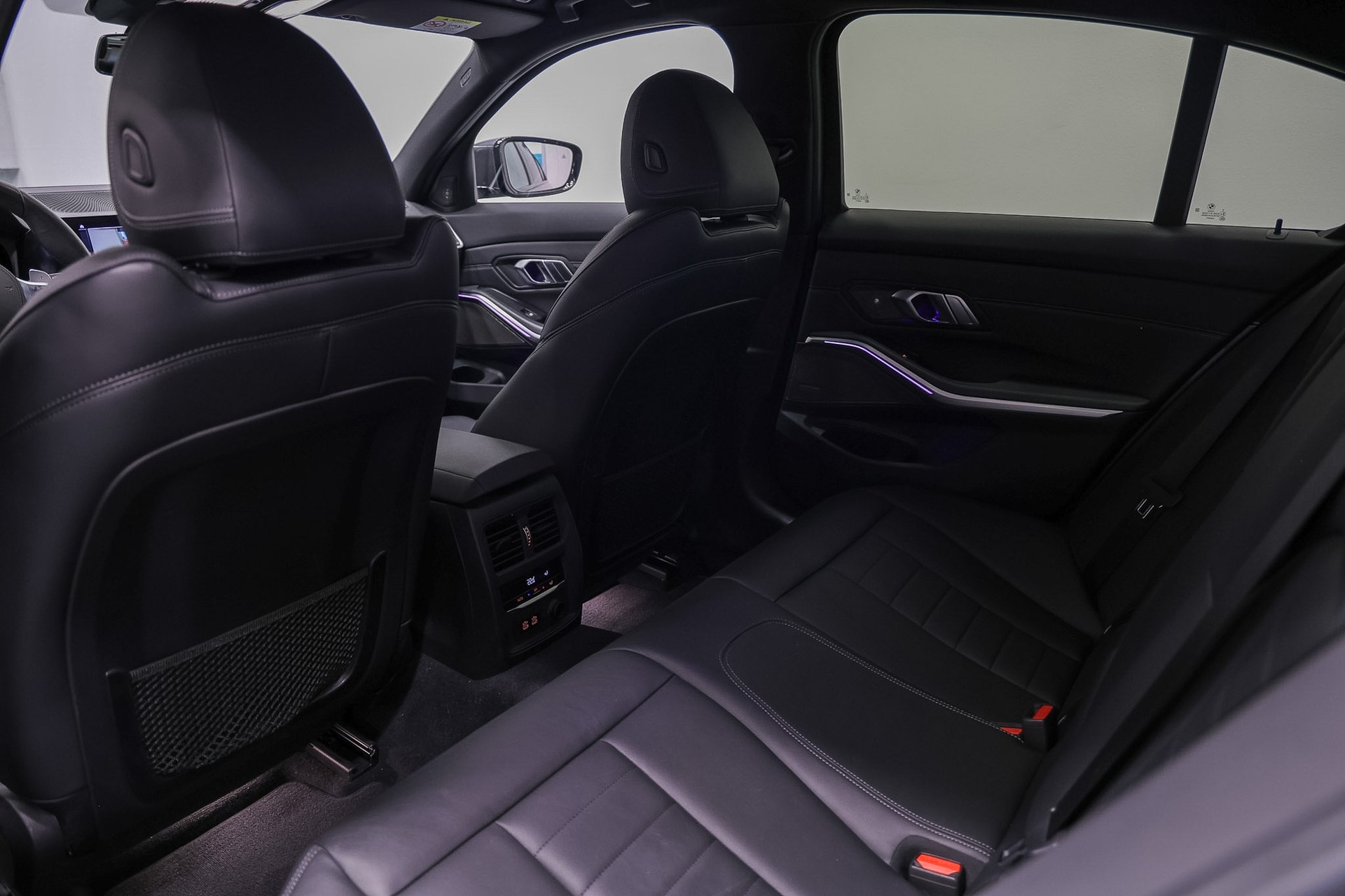 BMW 320d xDrive M Sport Steptronic *CH-Fahrzeug*-image-13
