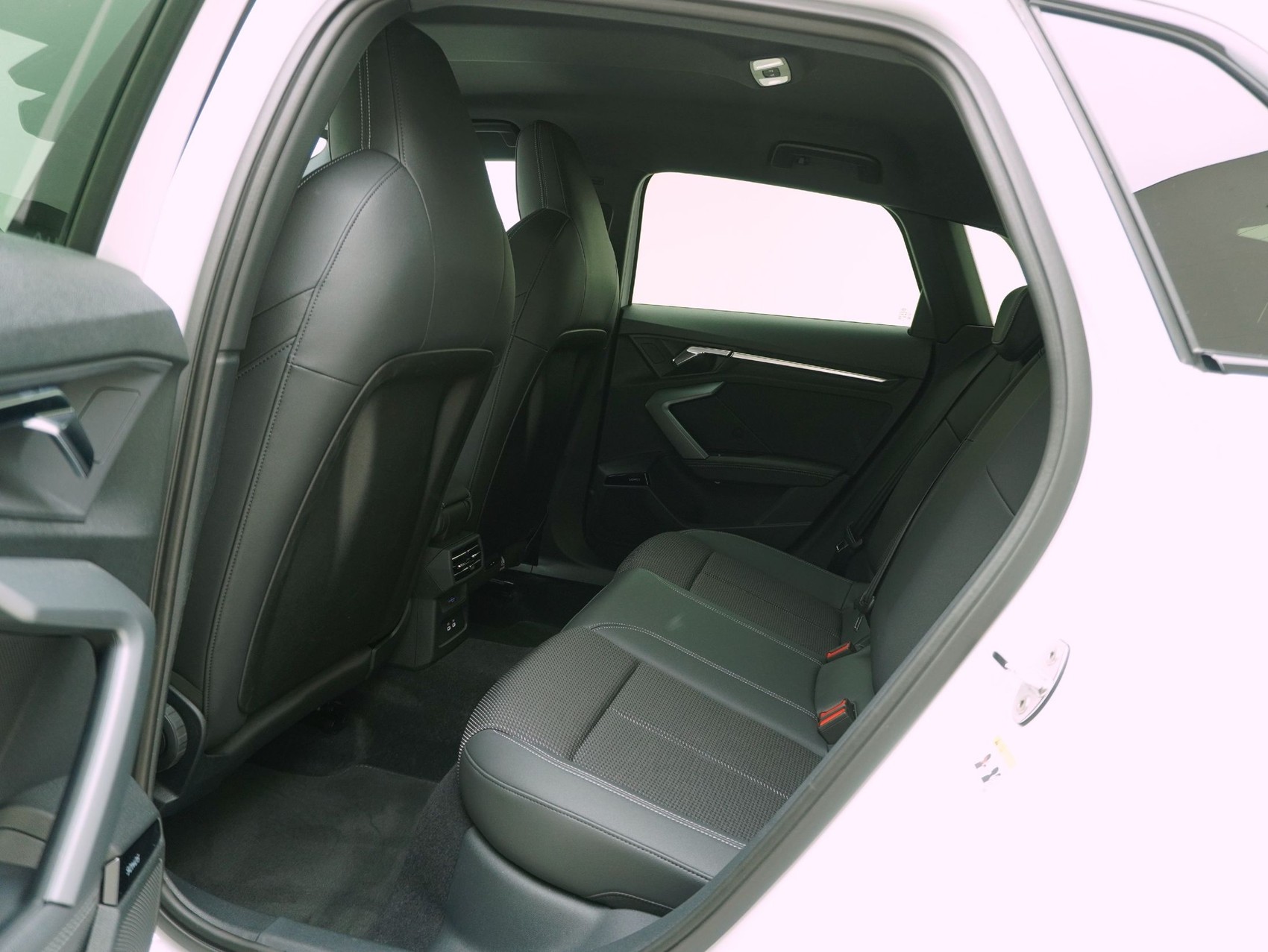 AUDI A3 Sportback 1.5 TFSI e S Line S-Tronic **Audi Werksgarantie bis 02/2031**-image-12
