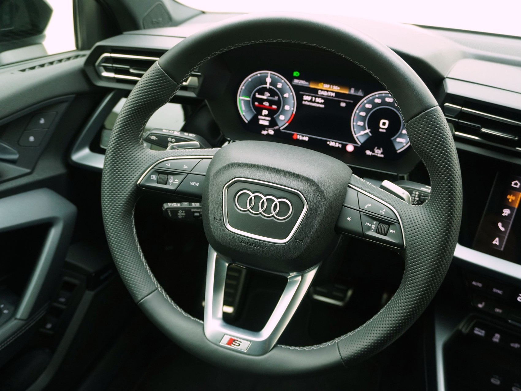 AUDI A3 Sportback 1.5 TFSI e S Line S-Tronic **Audi Werksgarantie bis 02/2031**-image-11