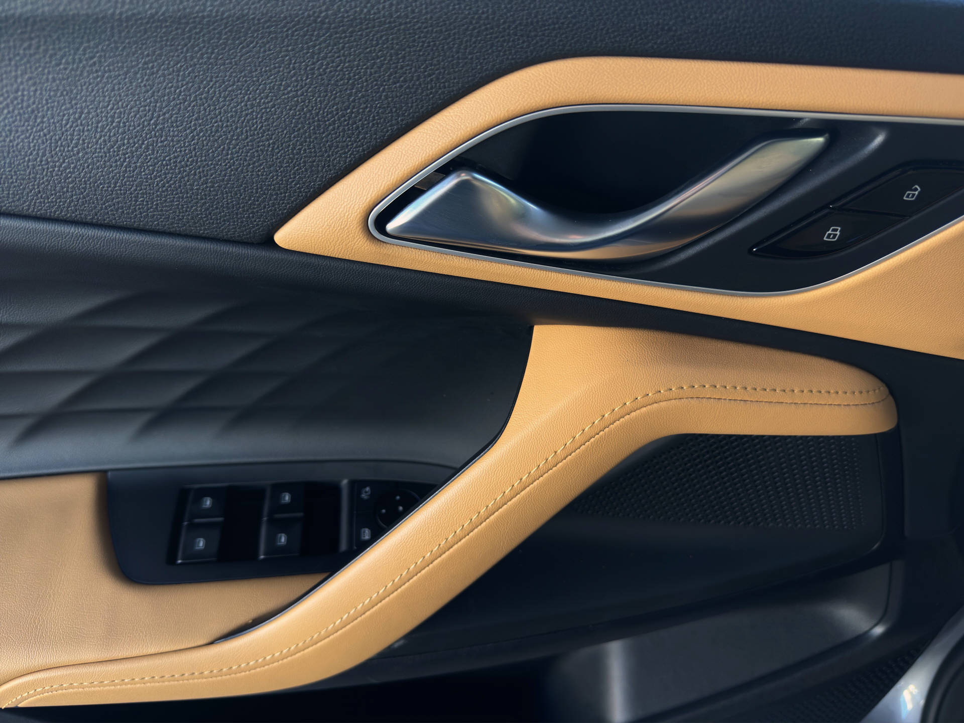 MG HS 1.5 Vti-Tech Luxury-image-8