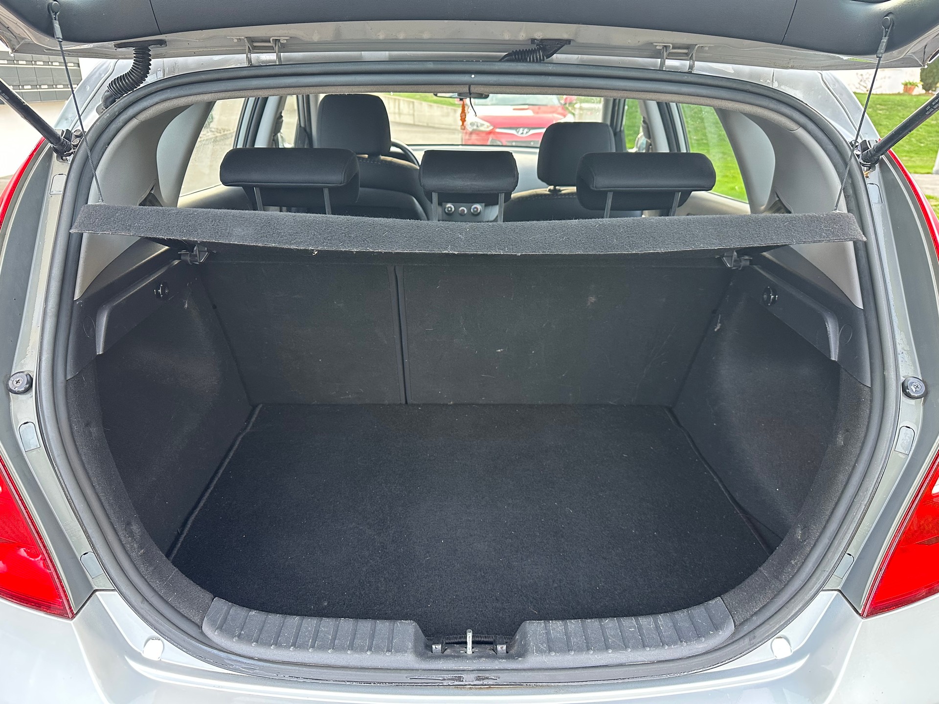 HYUNDAI i30 1.6 Style Automatic-image-9