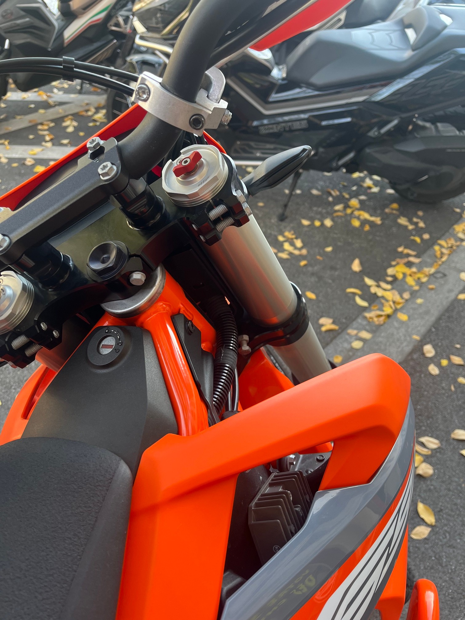 KTM 690 Enduro R ABS-image-6