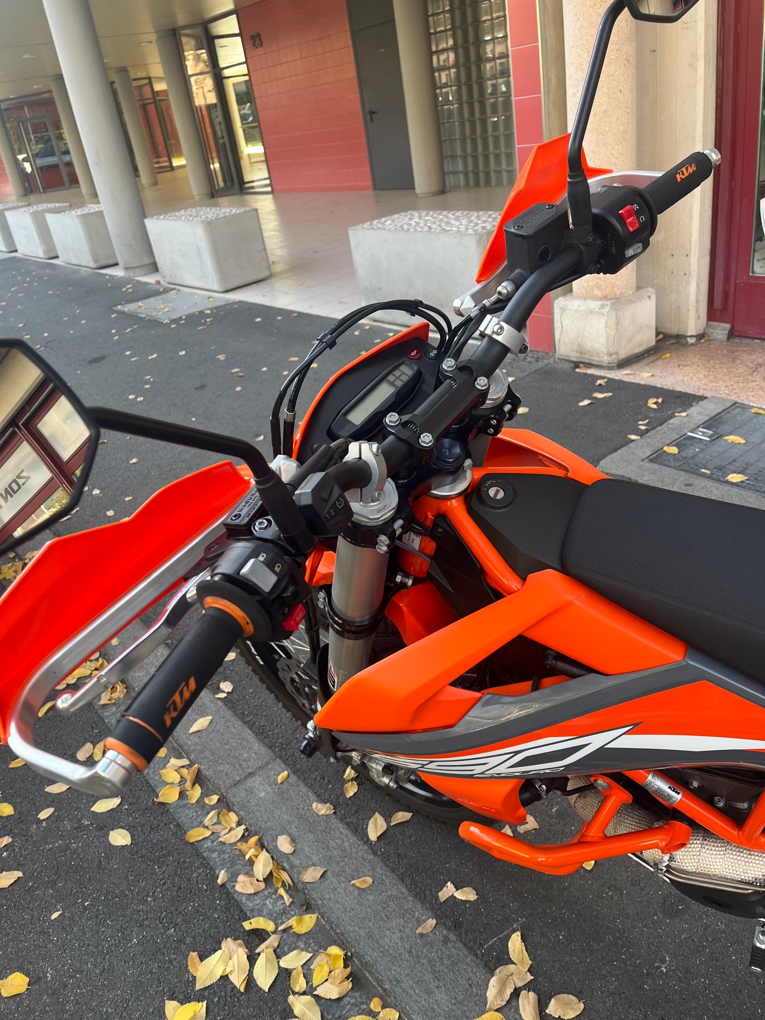 KTM 690 Enduro R ABS-image-5