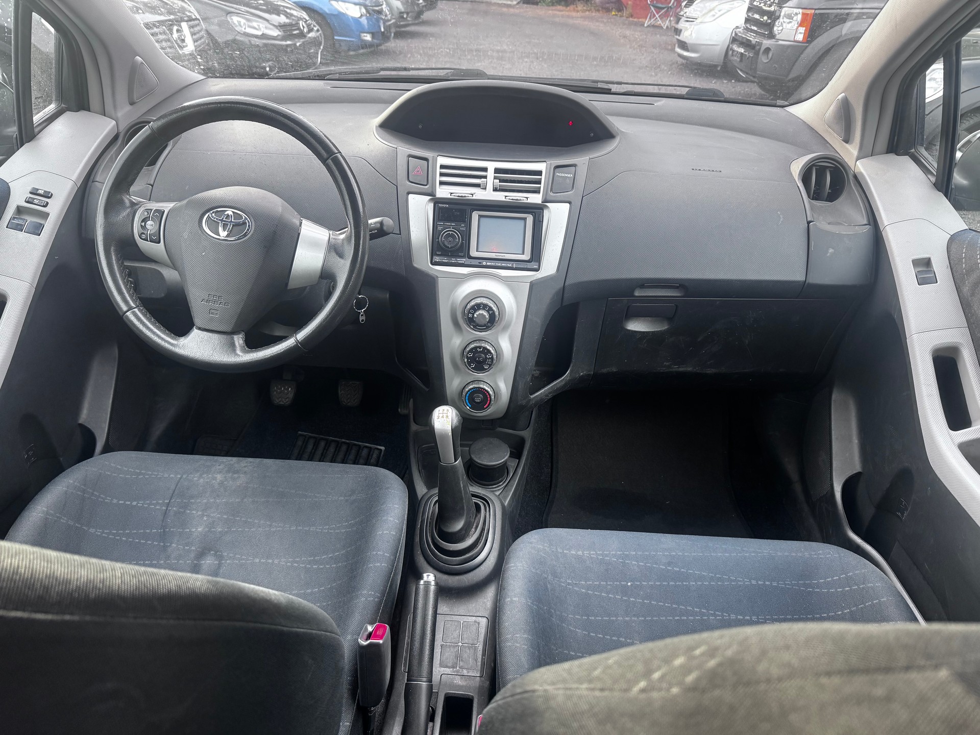 TOYOTA Yaris 1.3 Linea Sol-image-5