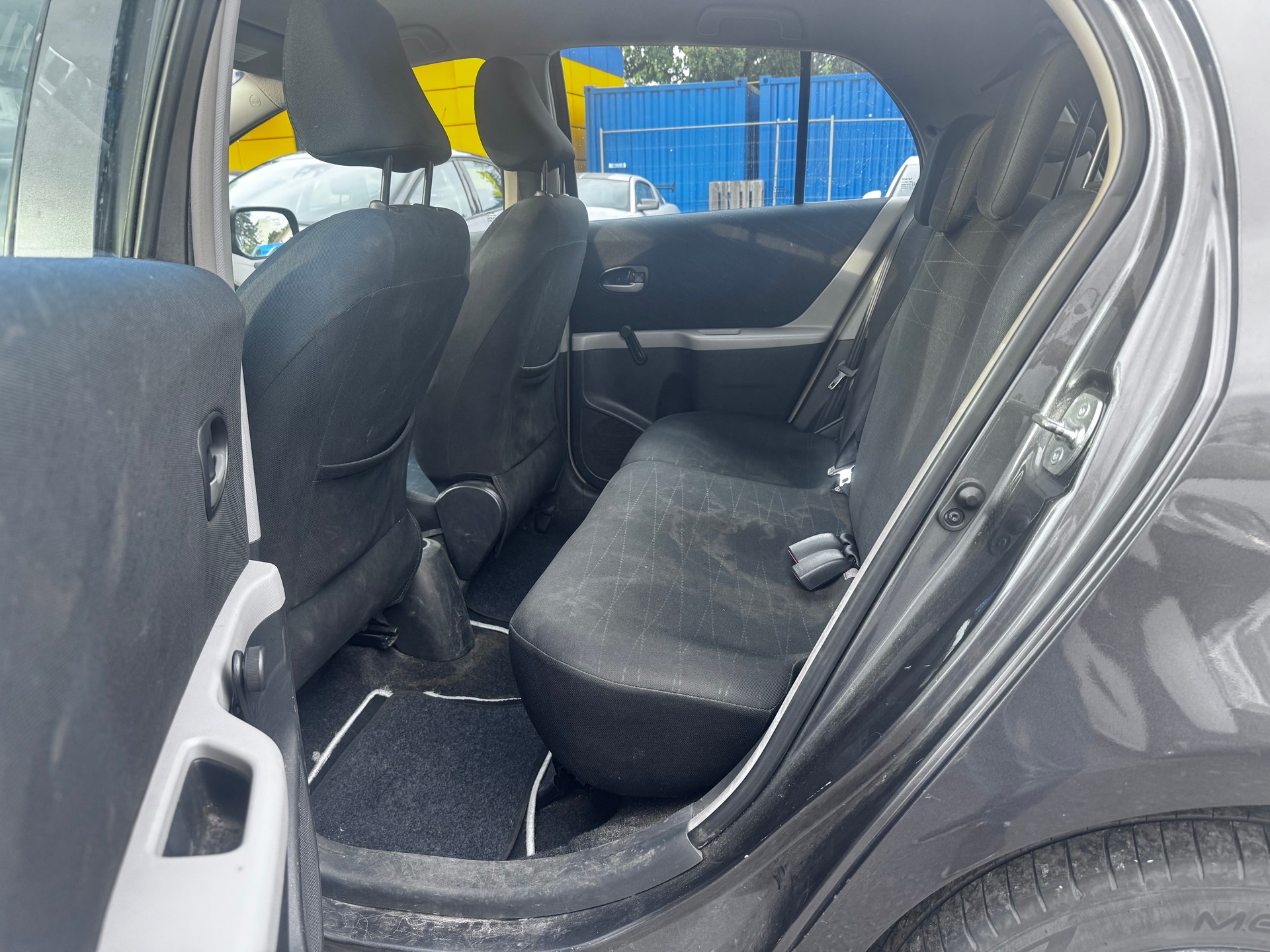 TOYOTA Yaris 1.3 Linea Sol-image-3