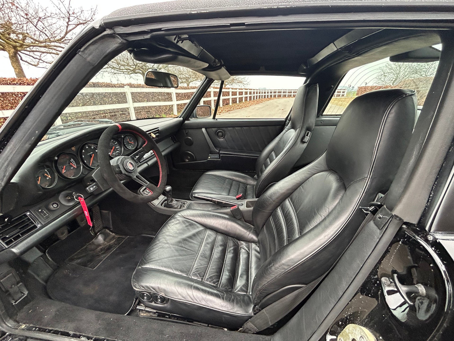 PORSCHE 911 Carrera 2 Targa-image-9