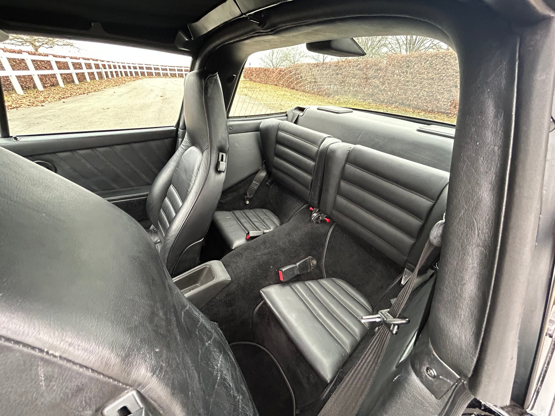 PORSCHE 911 Carrera 2 Targa-image-10