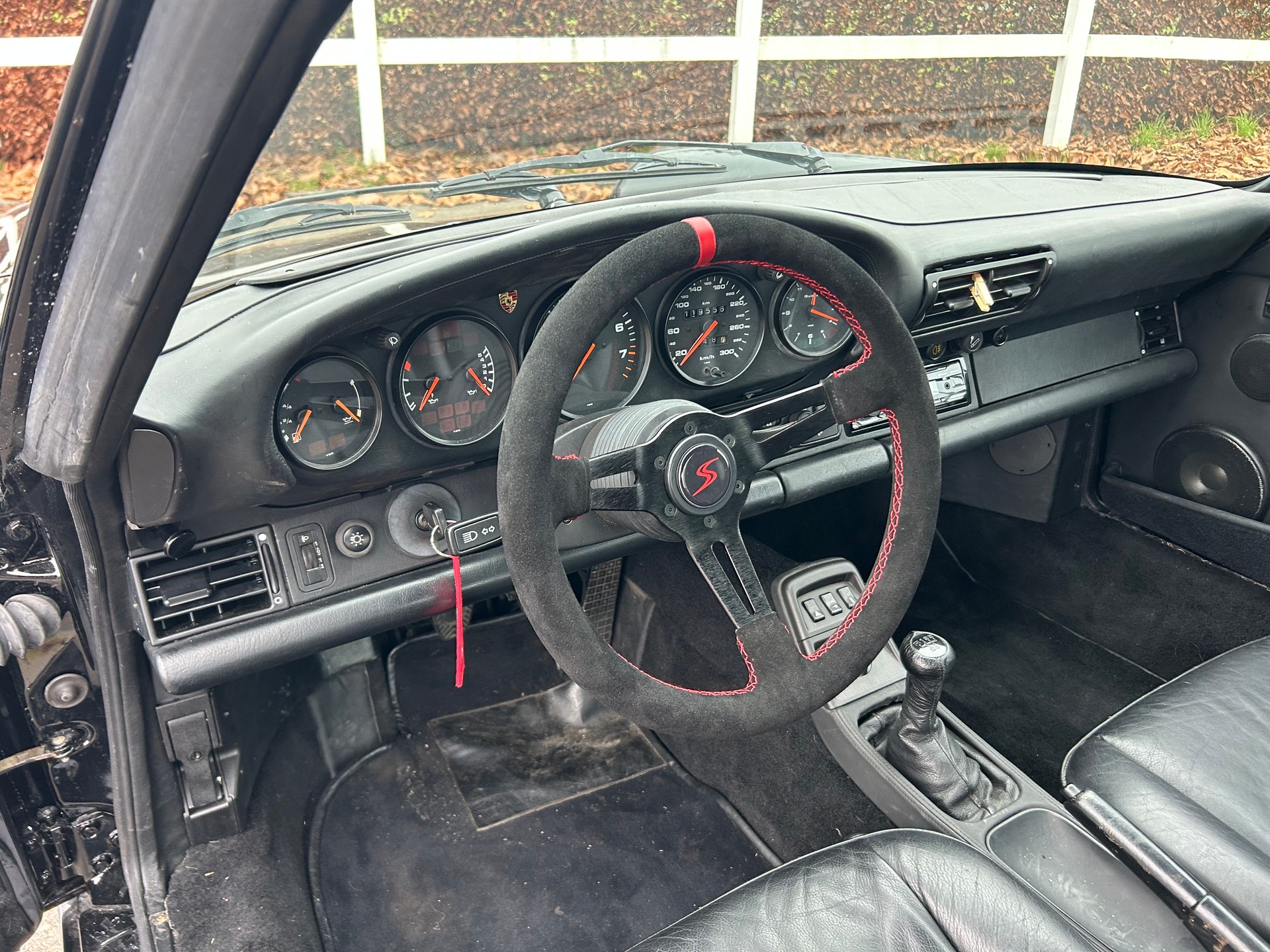 PORSCHE 911 Carrera 2 Targa-image-11