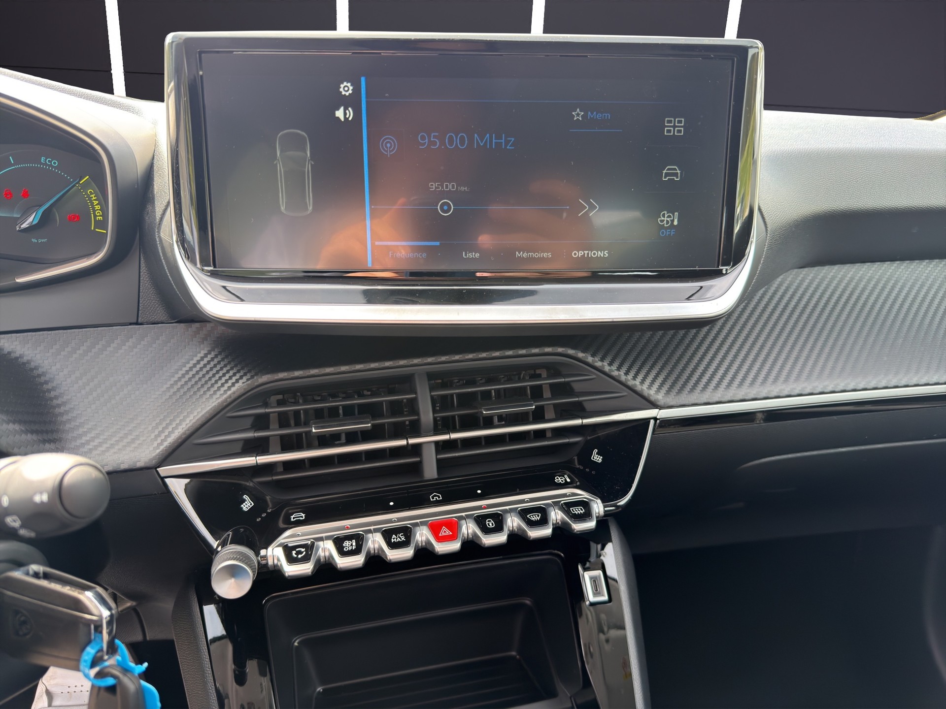 PEUGEOT 208 1.2 MHEV Style-image-9