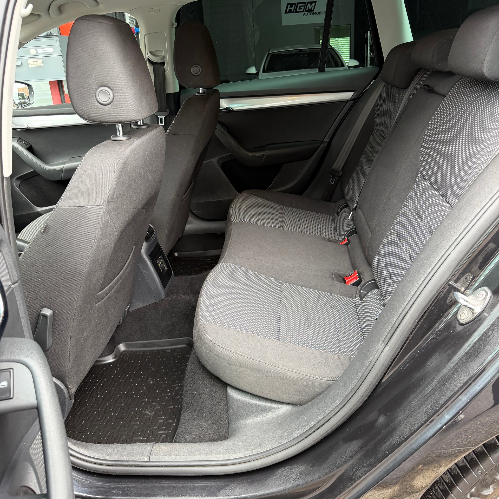 SKODA Octavia Combi 1.8 TSI Ambition 4x4 DSG-image-7