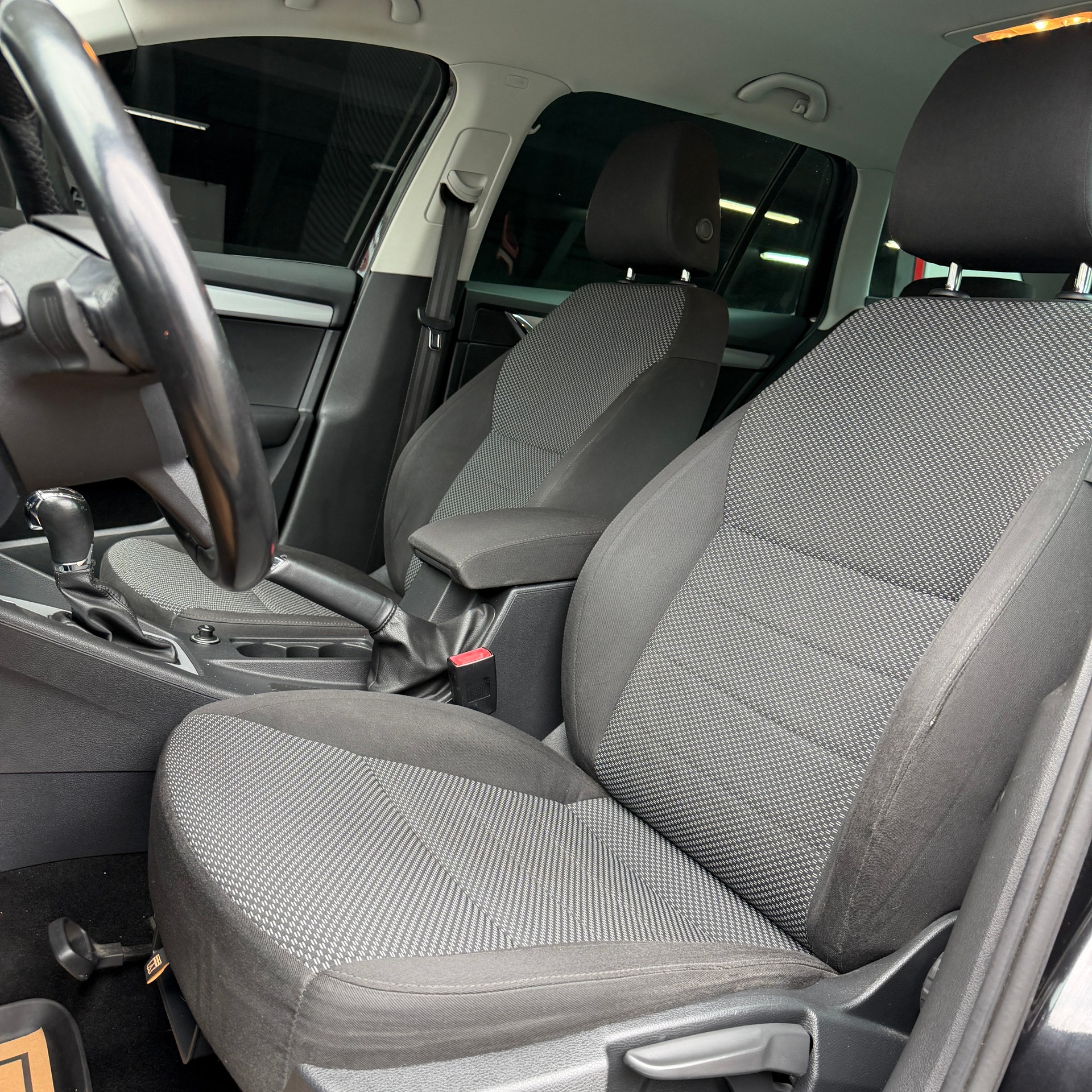 SKODA Octavia Combi 1.8 TSI Ambition 4x4 DSG-image-12
