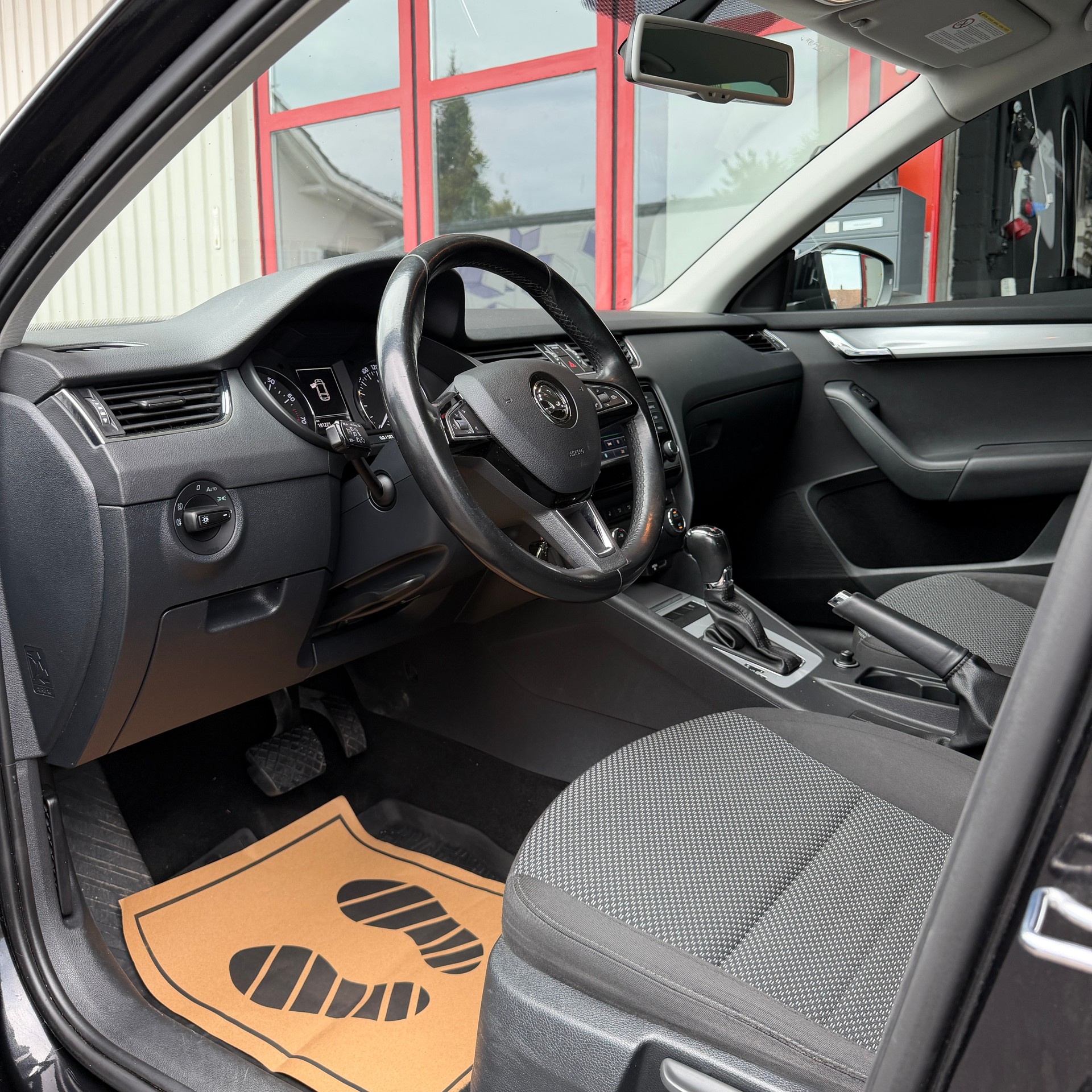 SKODA Octavia Combi 1.8 TSI Ambition 4x4 DSG-image-10