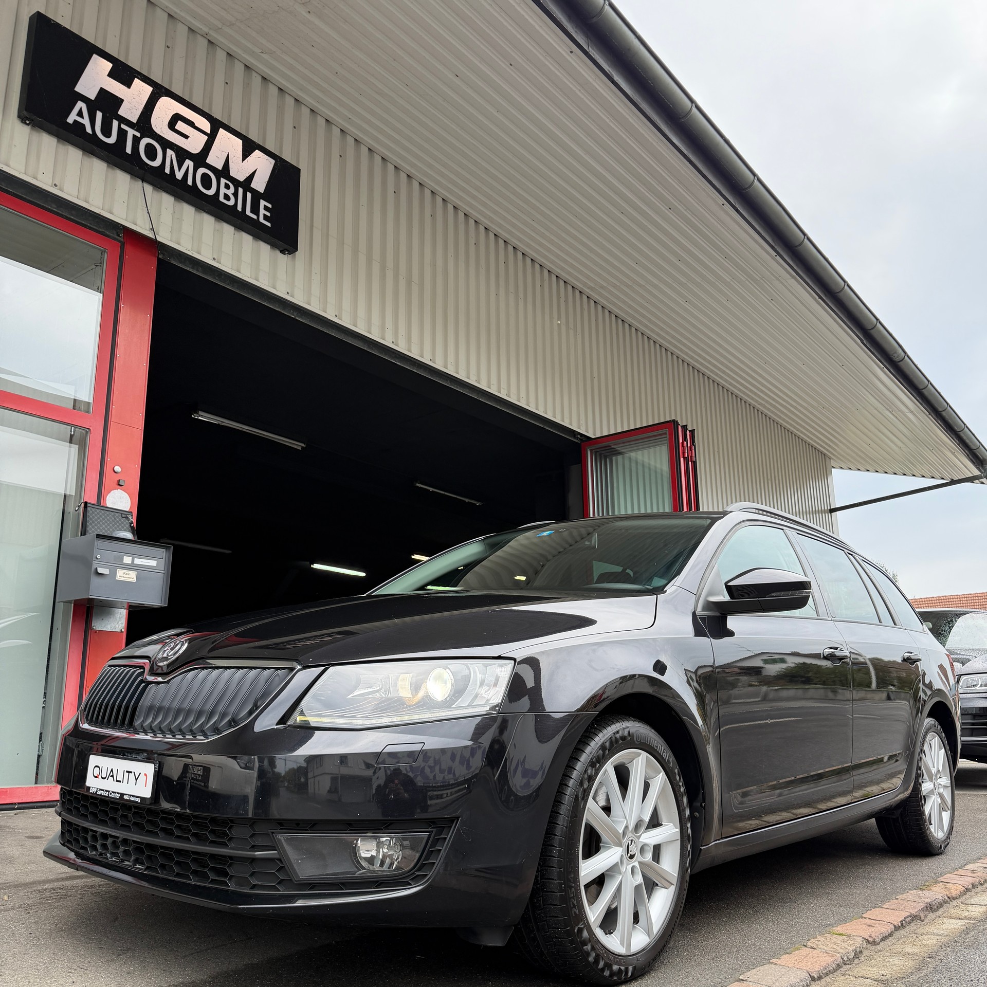 SKODA Octavia Combi 1.8 TSI Ambition 4x4 DSG-image-1