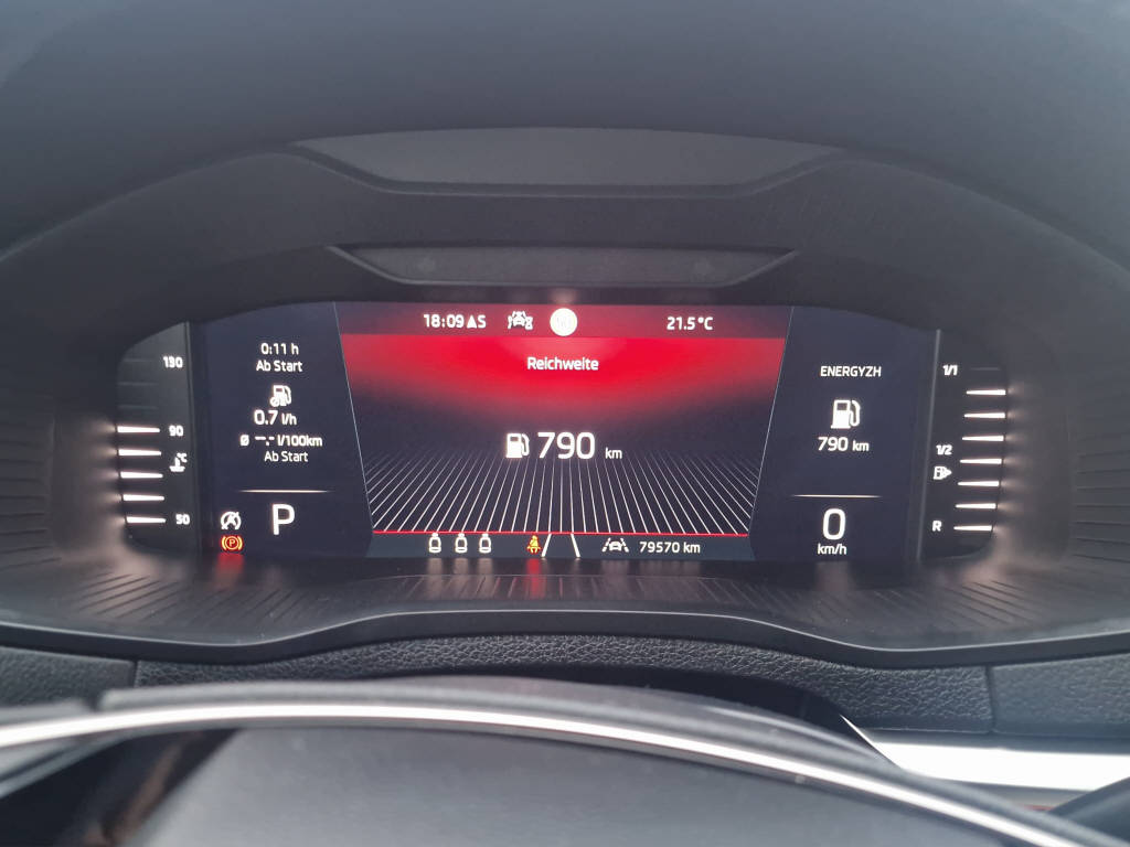 SKODA Karoq 2.0 TDI Dynamic 4x4 DSG-image-13