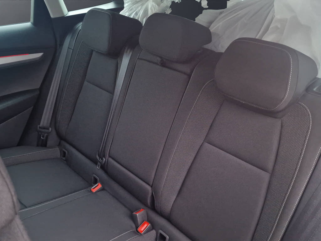 SKODA Karoq 2.0 TDI Dynamic 4x4 DSG-image-9