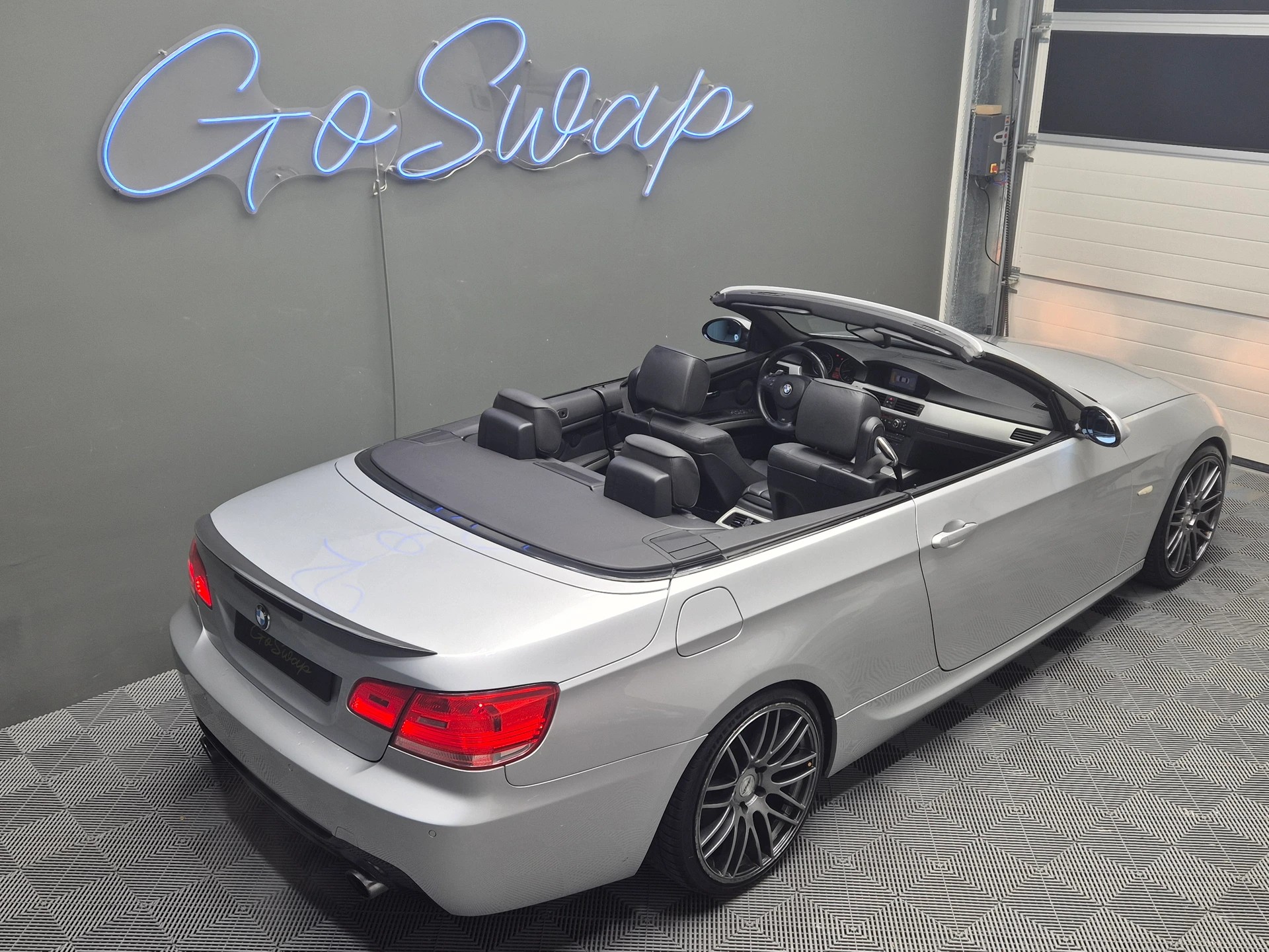 BMW 335i Cabriolet Steptronic-showroom-element-2