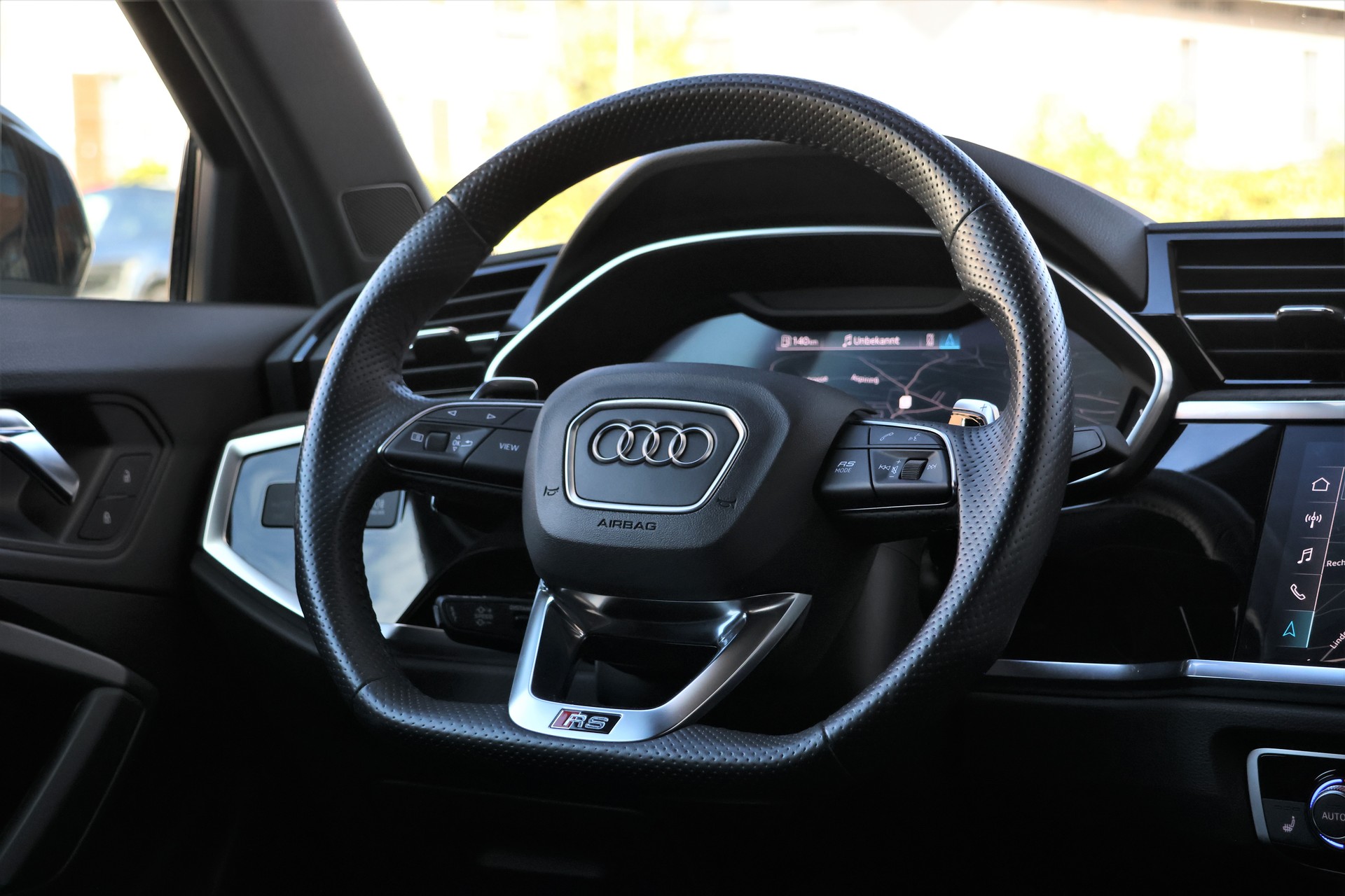 AUDI RS Q3 2.5 TFSI quattro S tronic *BlackStyle* + 1.9T AHK-image-15