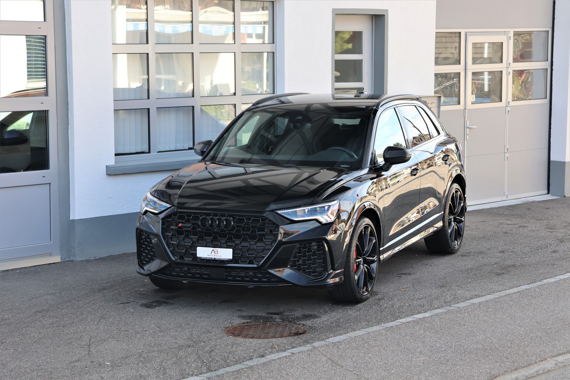 AUDI RS Q3 2.5 TFSI quattro S tronic *BlackStyle* + 1.9T AHK-image-0