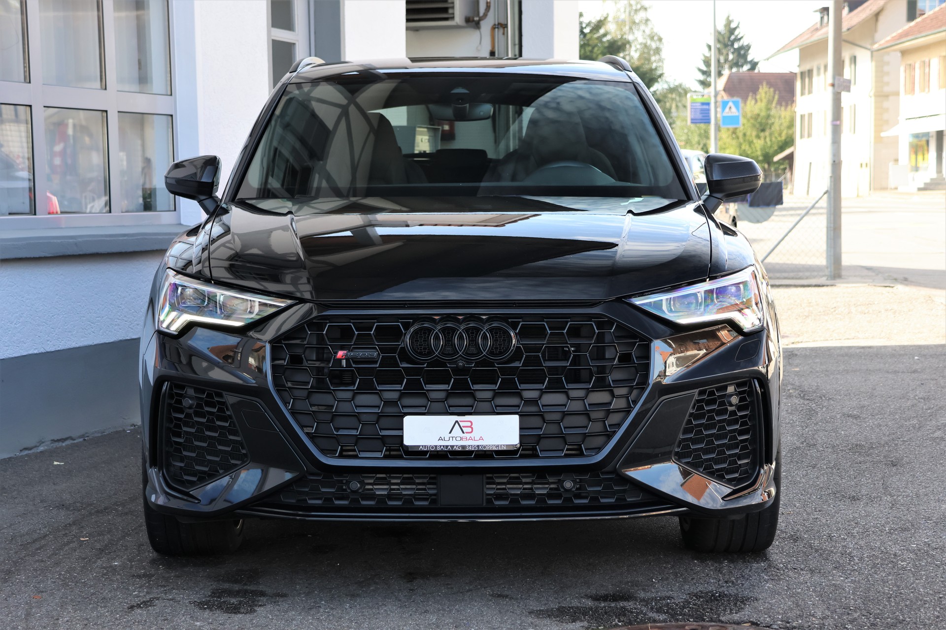 AUDI RS Q3 2.5 TFSI quattro S tronic *BlackStyle* + 1.9T AHK-image-1