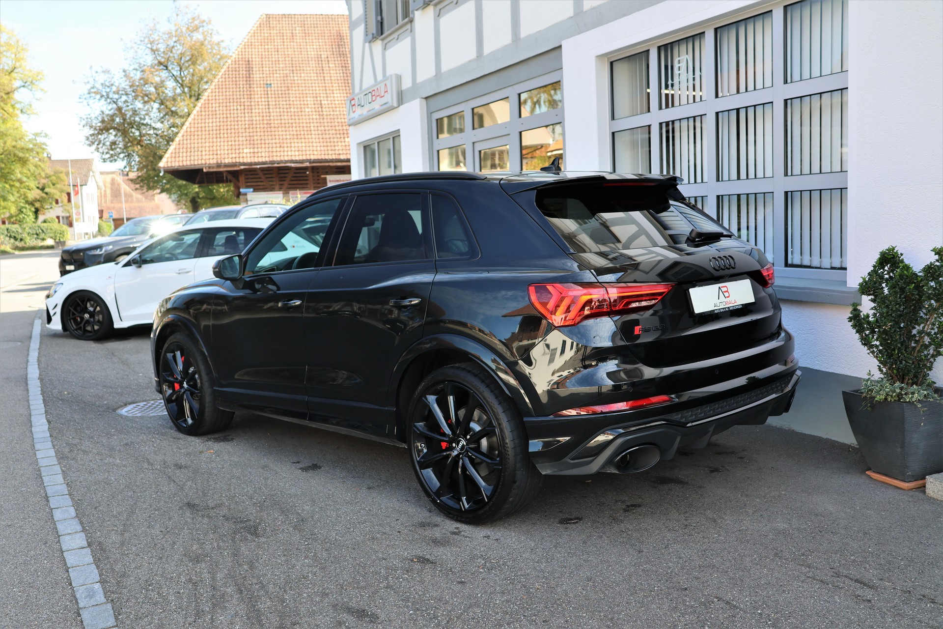 AUDI RS Q3 2.5 TFSI quattro S tronic *BlackStyle* + 1.9T AHK-image-7